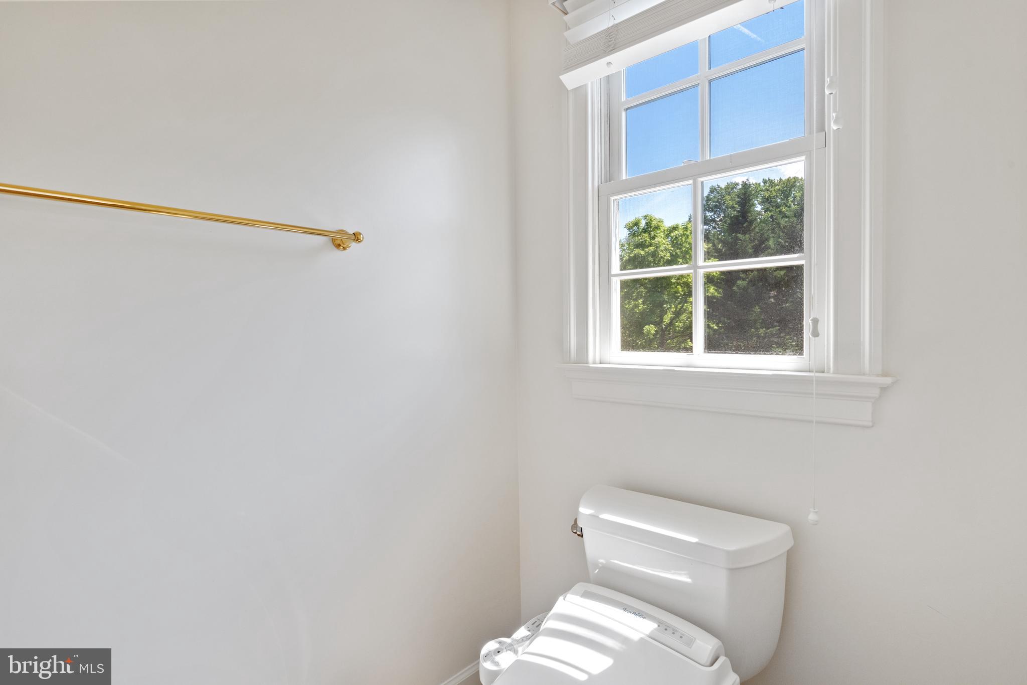 FOXHALL OF MCLEAN - Residential