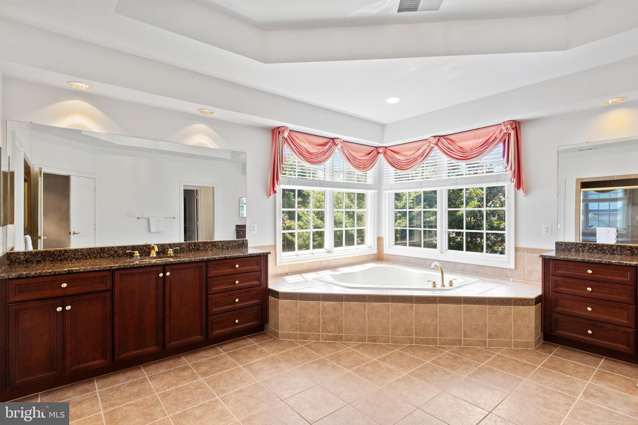 FOXHALL OF MCLEAN - Residential