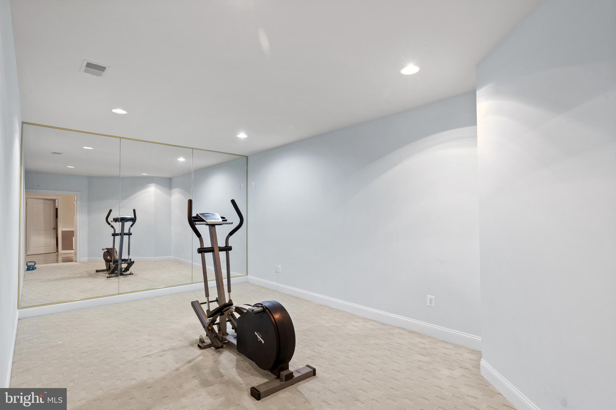 FOXHALL OF MCLEAN - Residential