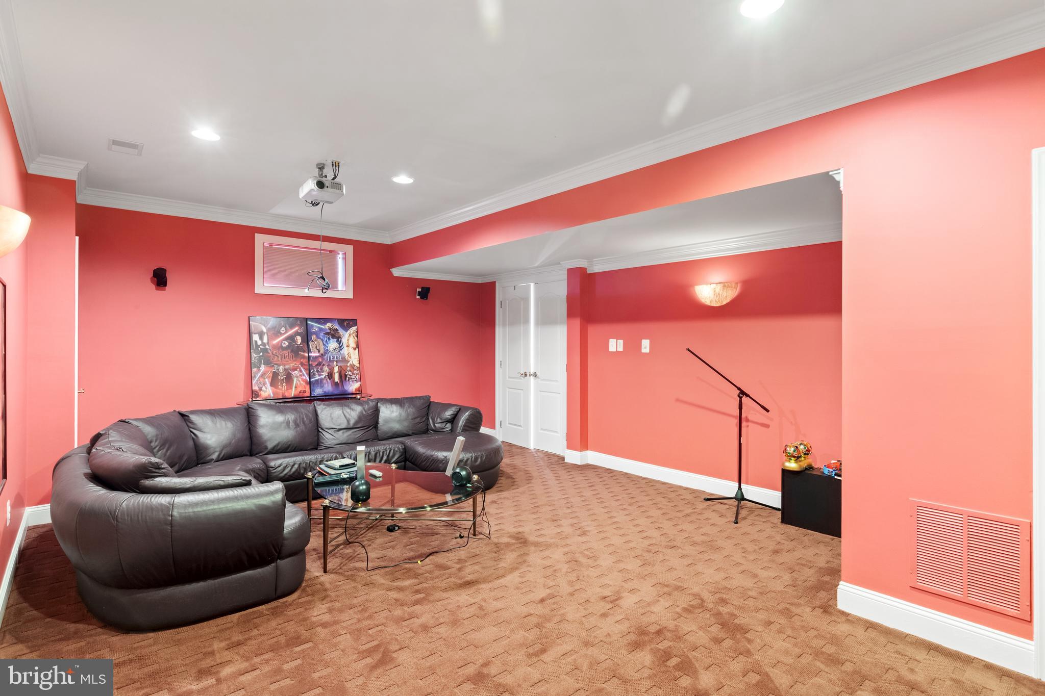 FOXHALL OF MCLEAN - Residential