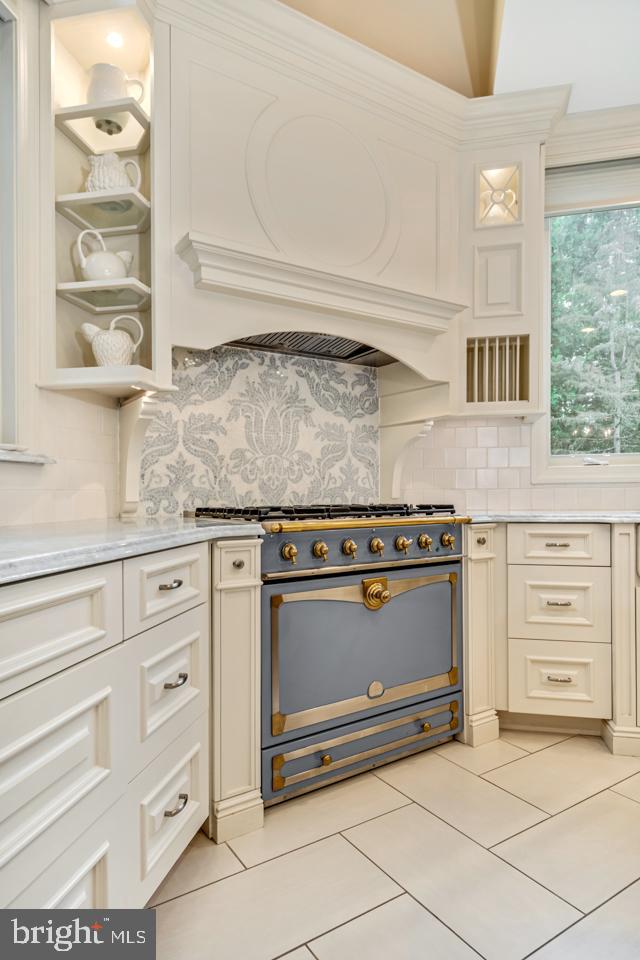 COLONY HILL - Residential