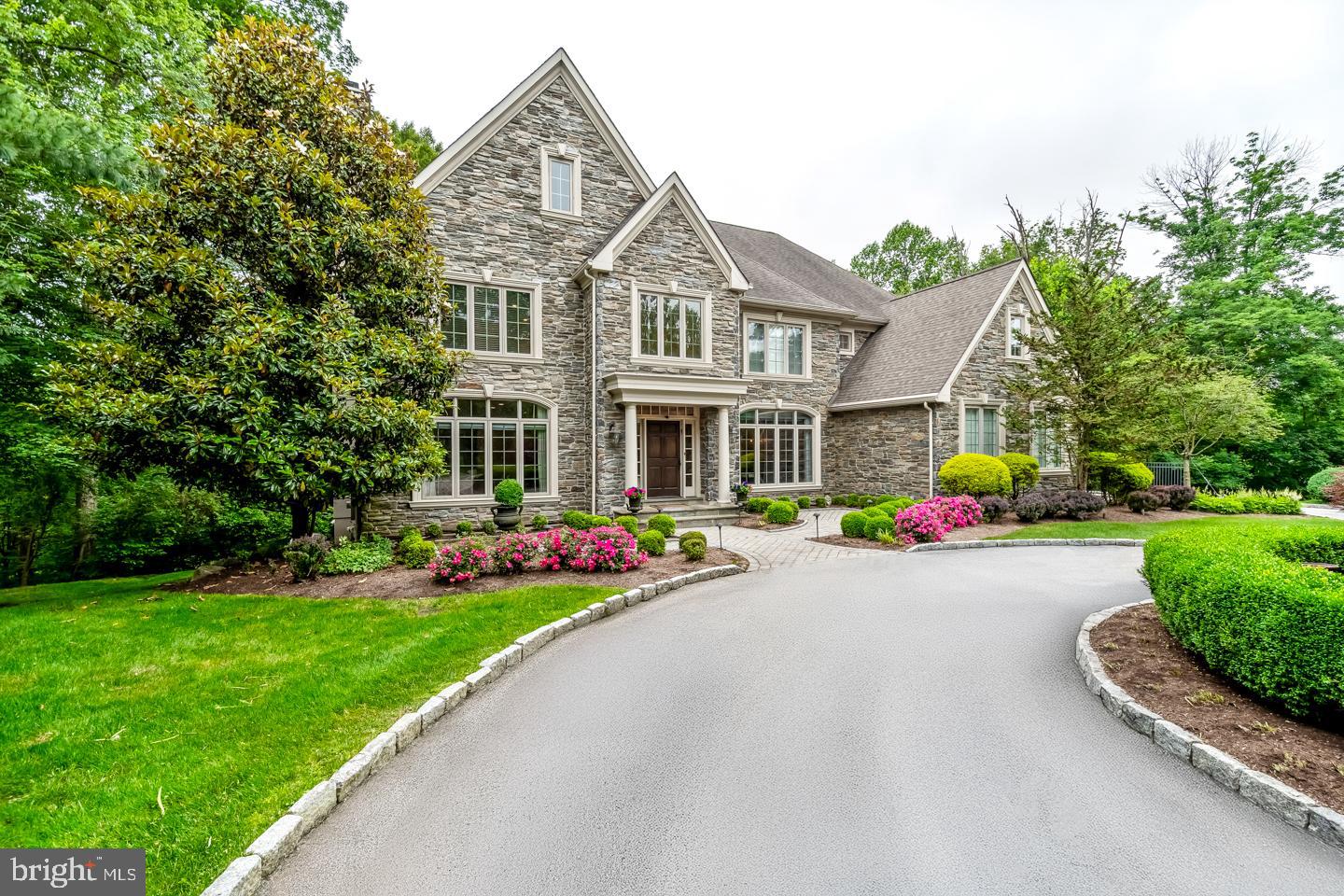 841 COLONY COURT