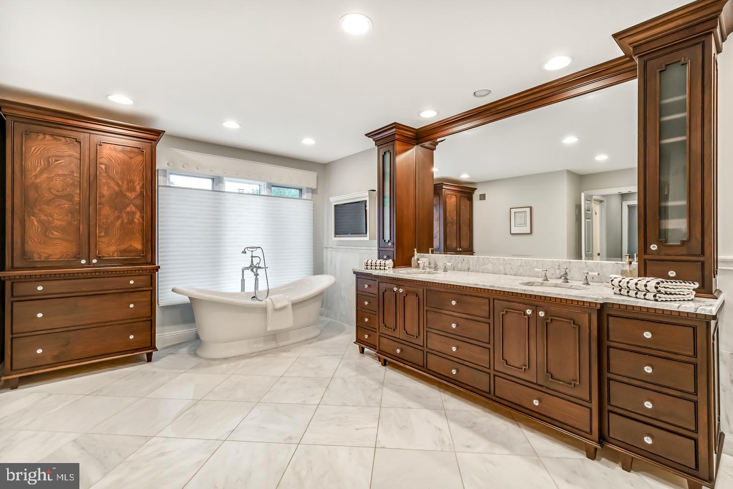 COLONY HILL - Residential