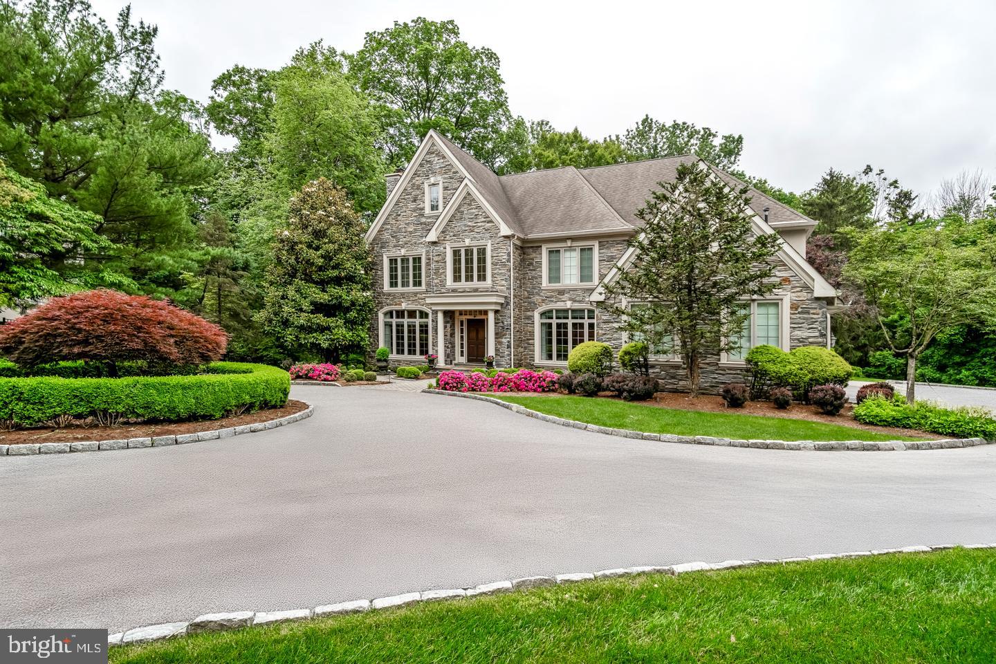 841 COLONY COURT