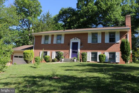 Photo of 10500 Linfield Street, FAIRFAX, VA 22032 (MLS # VAFX2311612)