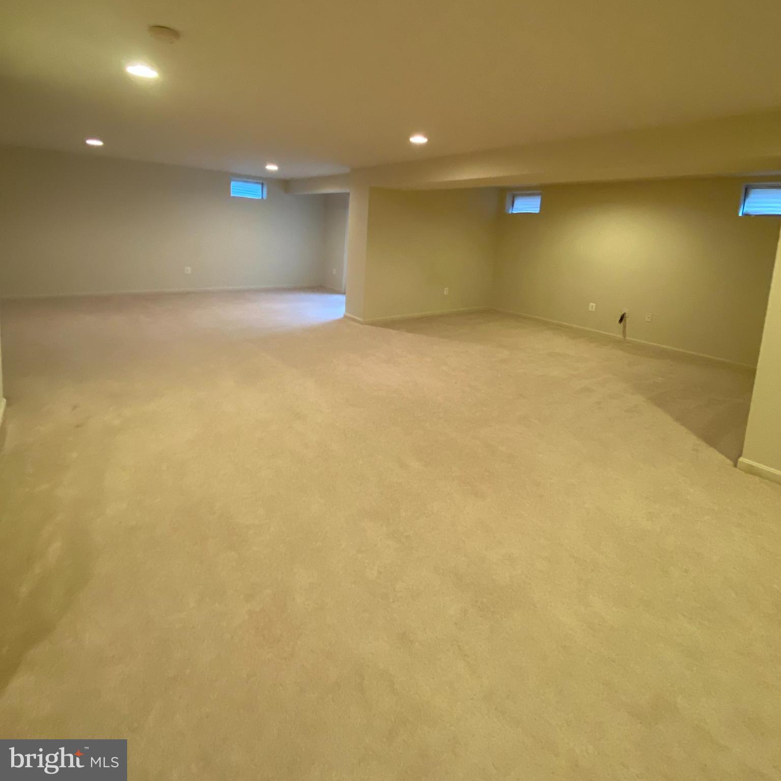 BROAD RUN OAKS - Residential Lease