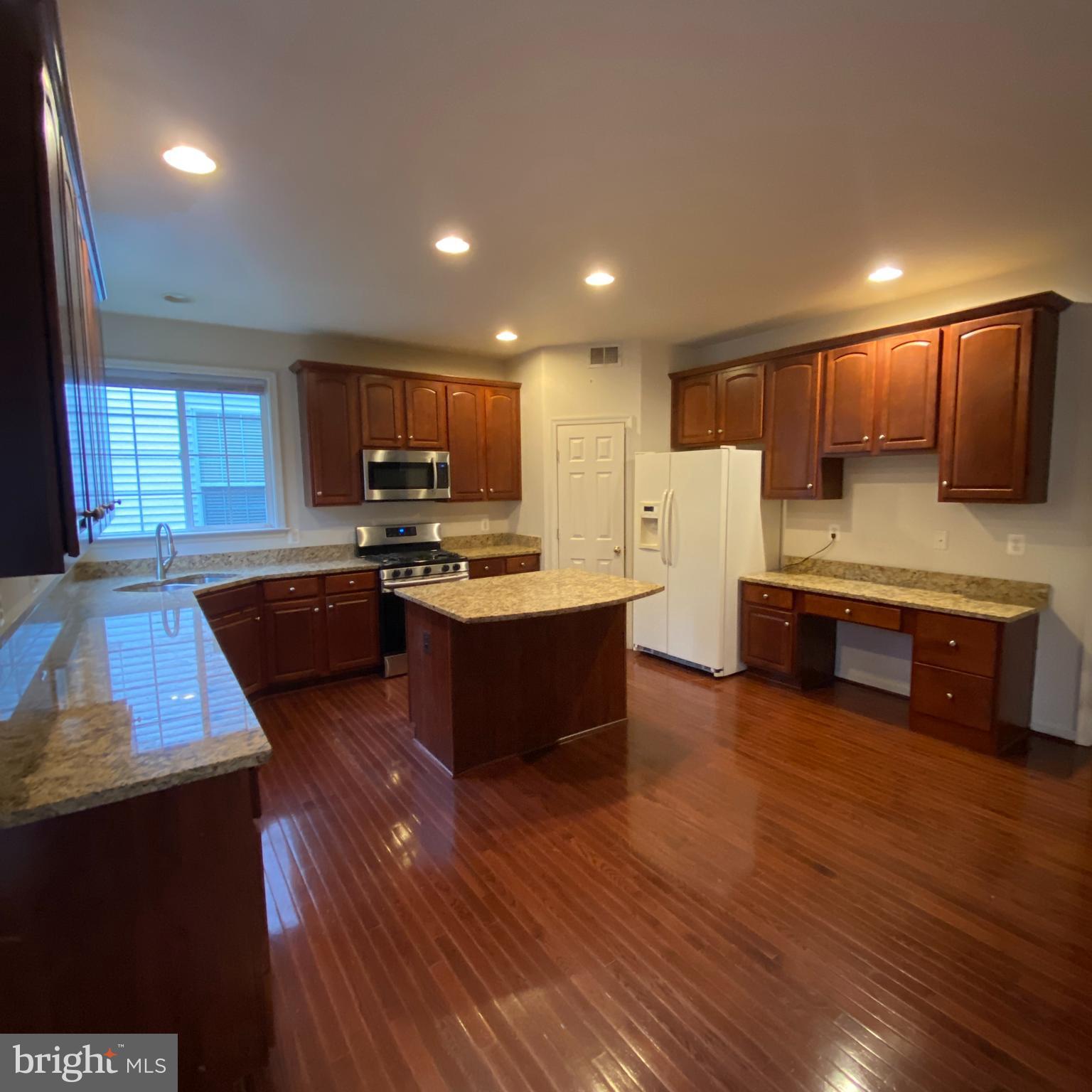 BROAD RUN OAKS - Residential Lease