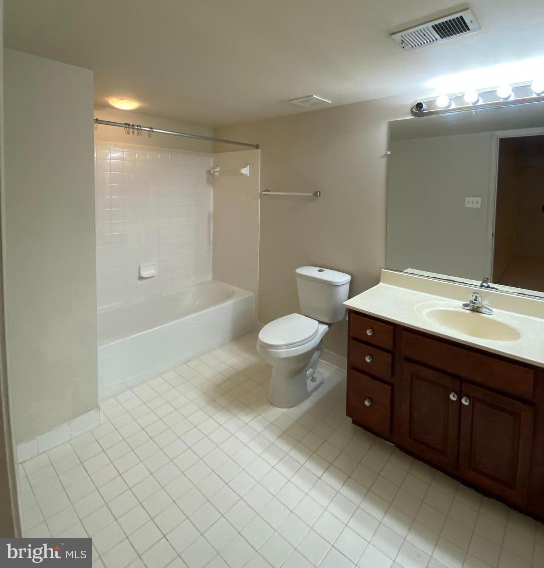 BROAD RUN OAKS - Residential Lease