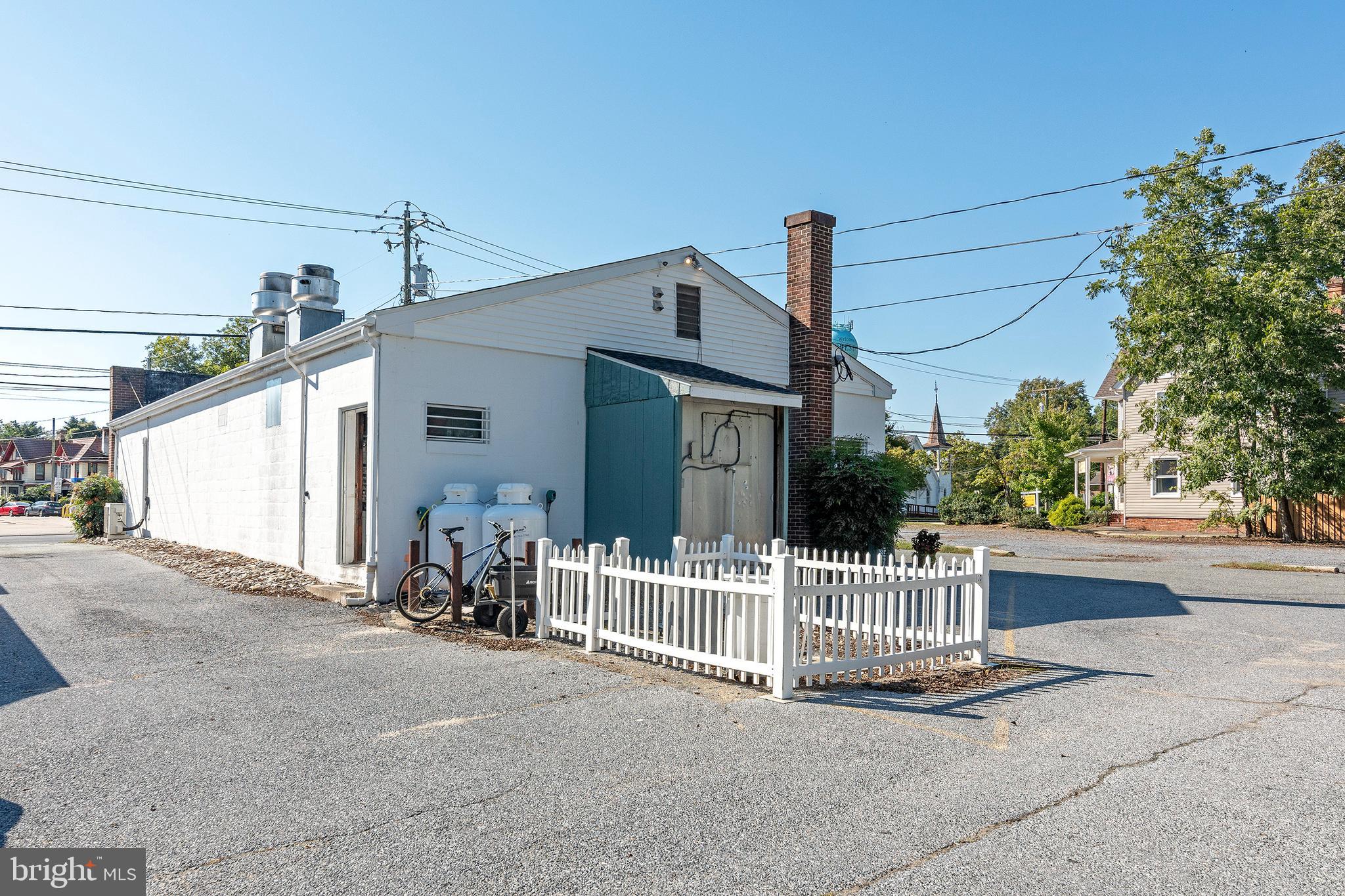 201 MAIN ST