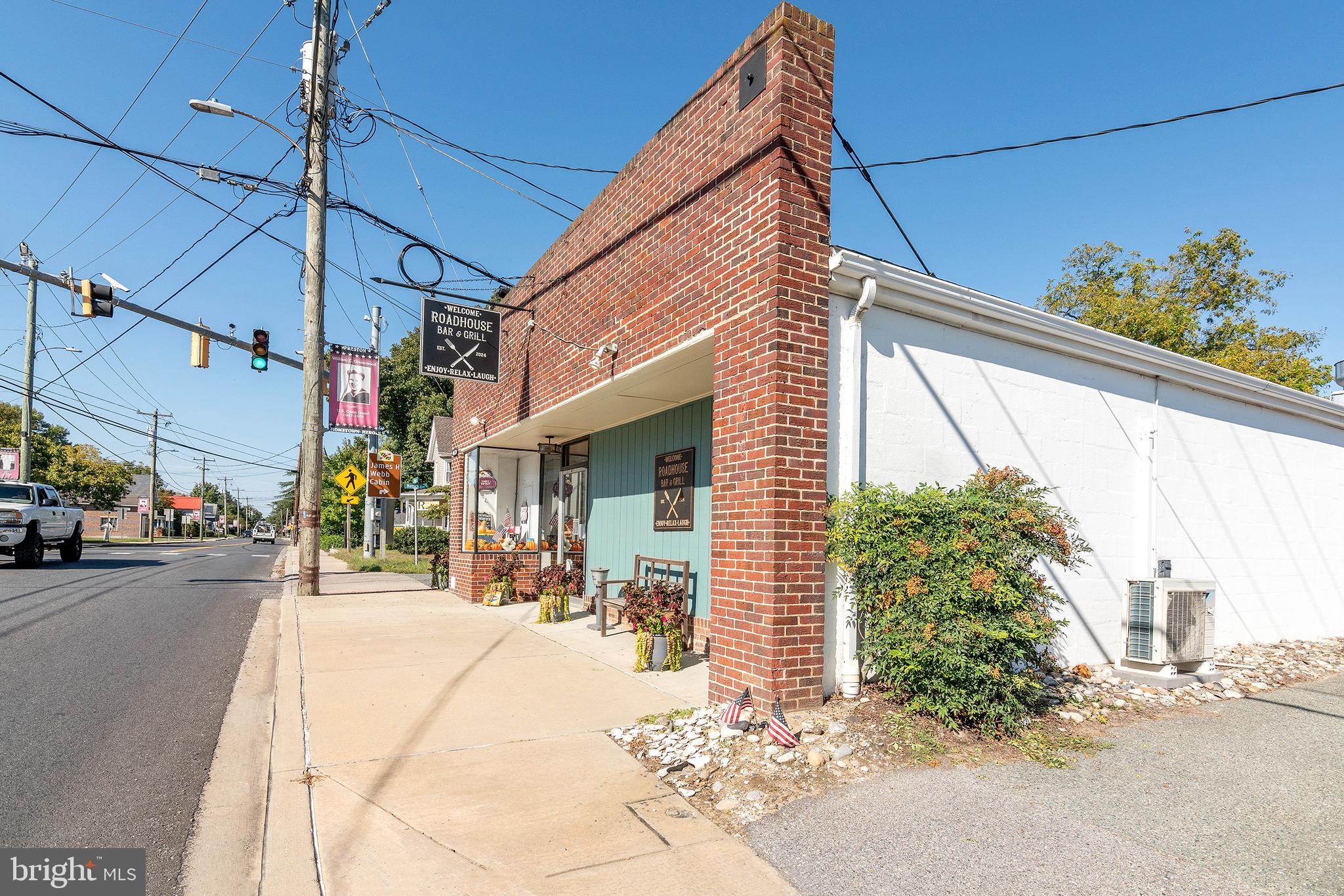 201 MAIN ST