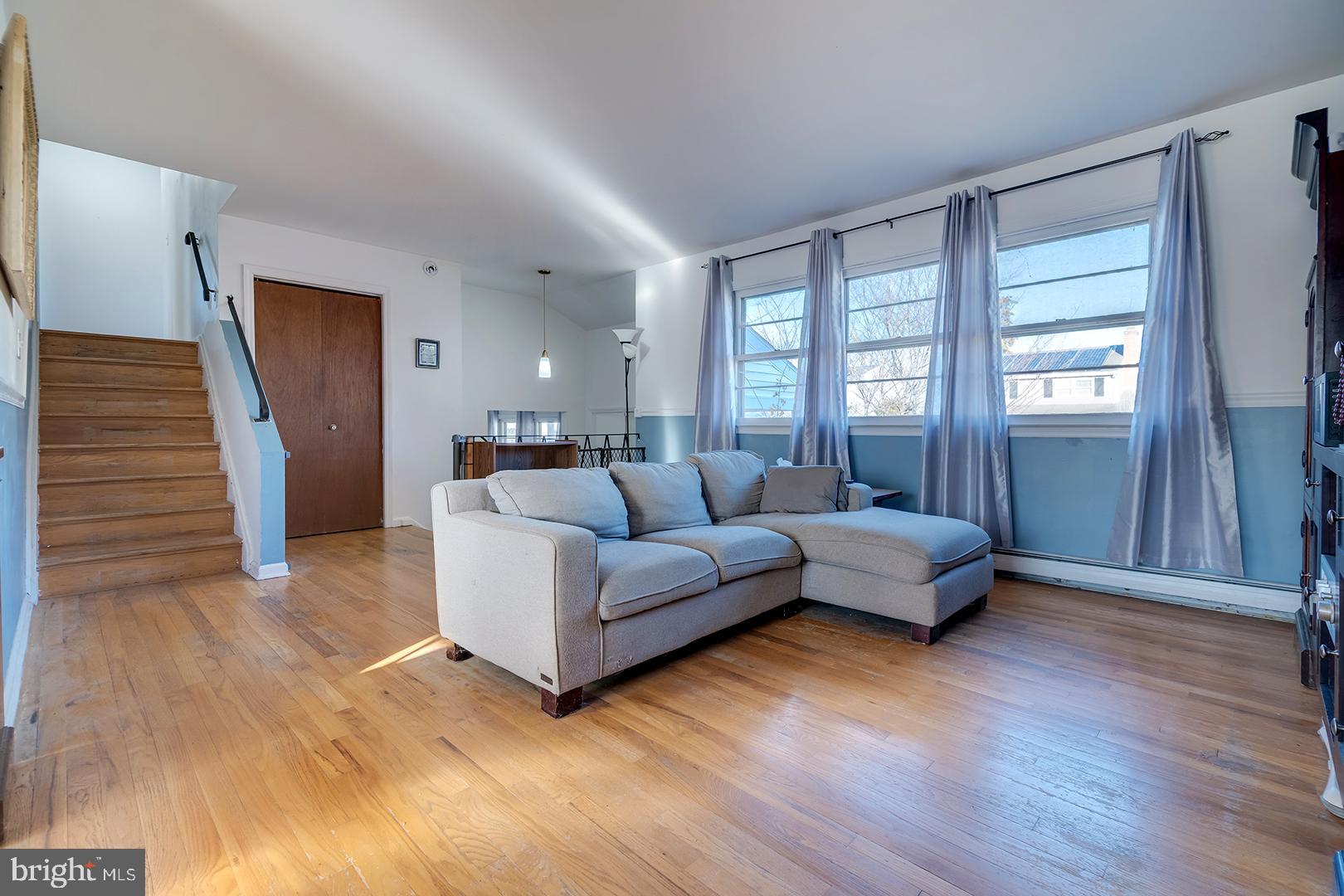 910 SCHOOLHOUSE LANE