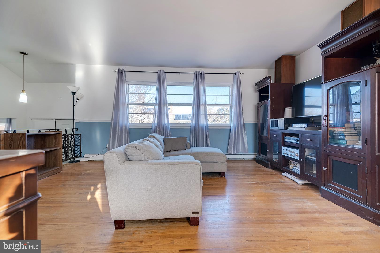 910 SCHOOLHOUSE LANE