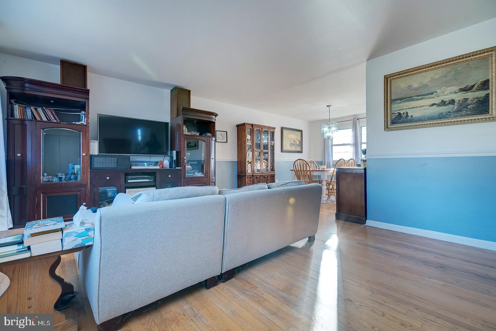 910 SCHOOLHOUSE LANE