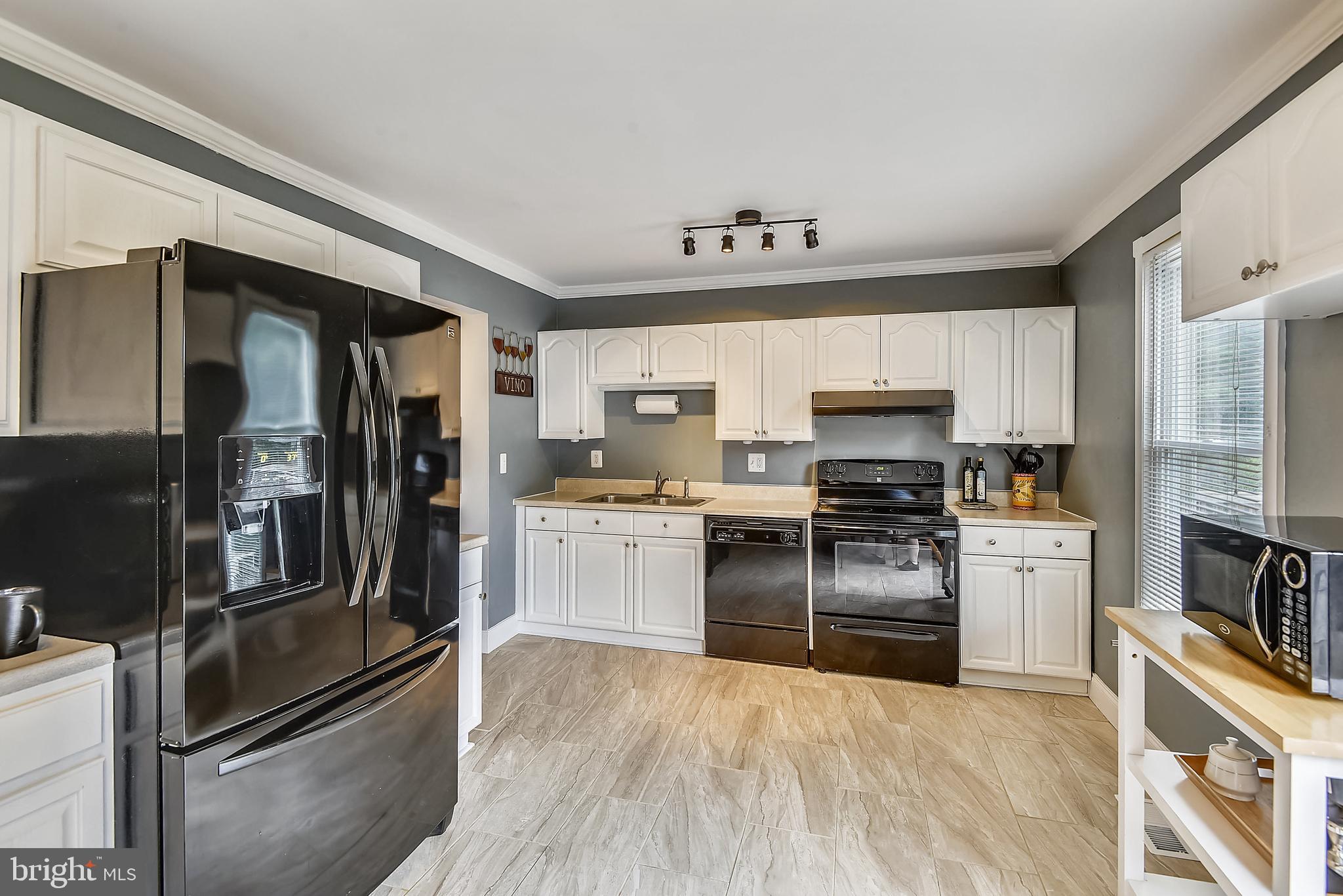 WHISPERING WOODS - Residential