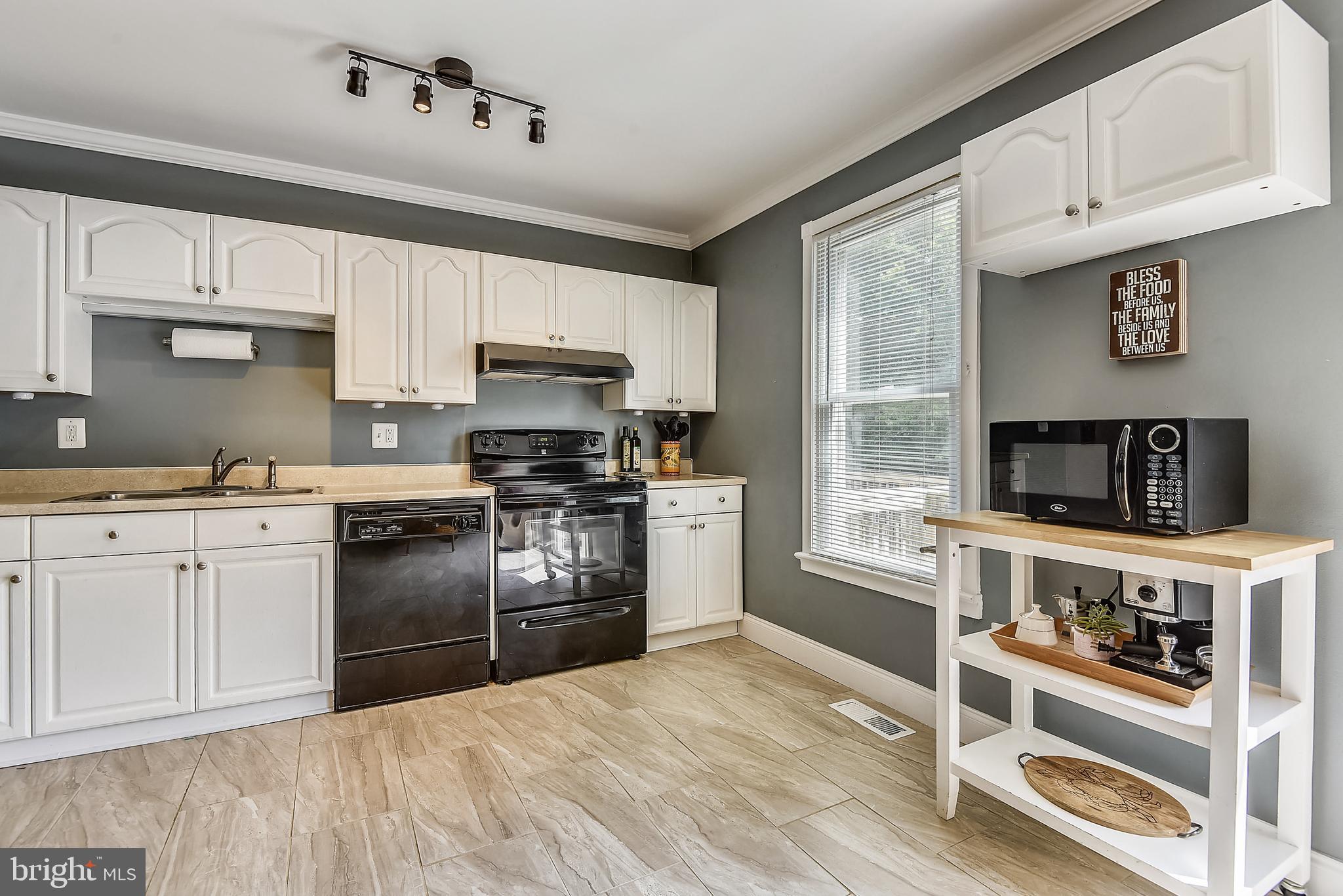 WHISPERING WOODS - Residential