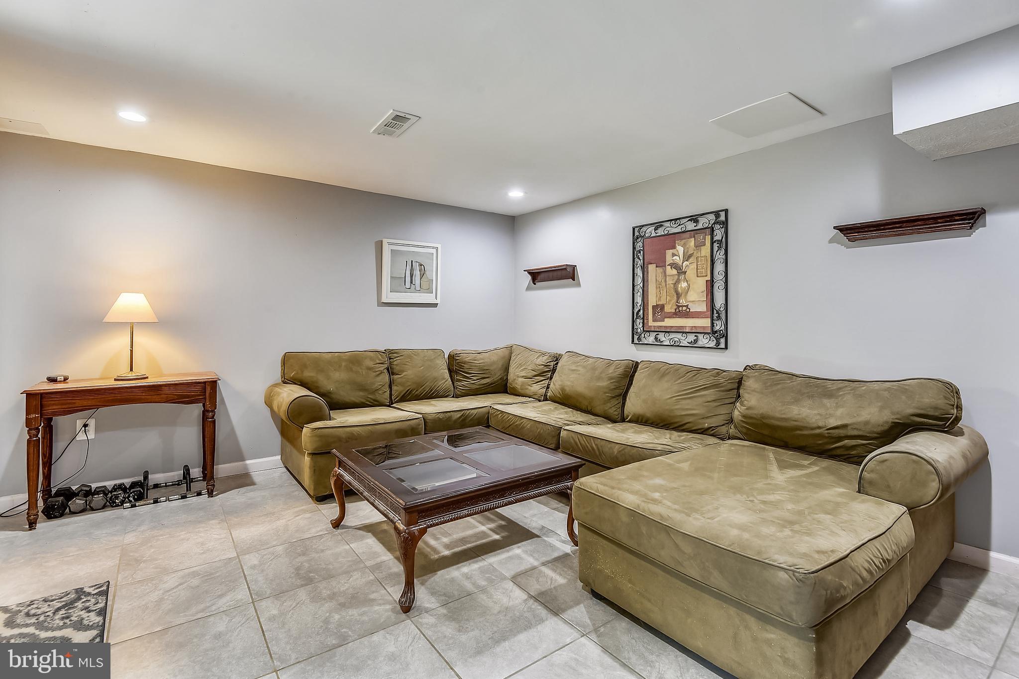 WHISPERING WOODS - Residential