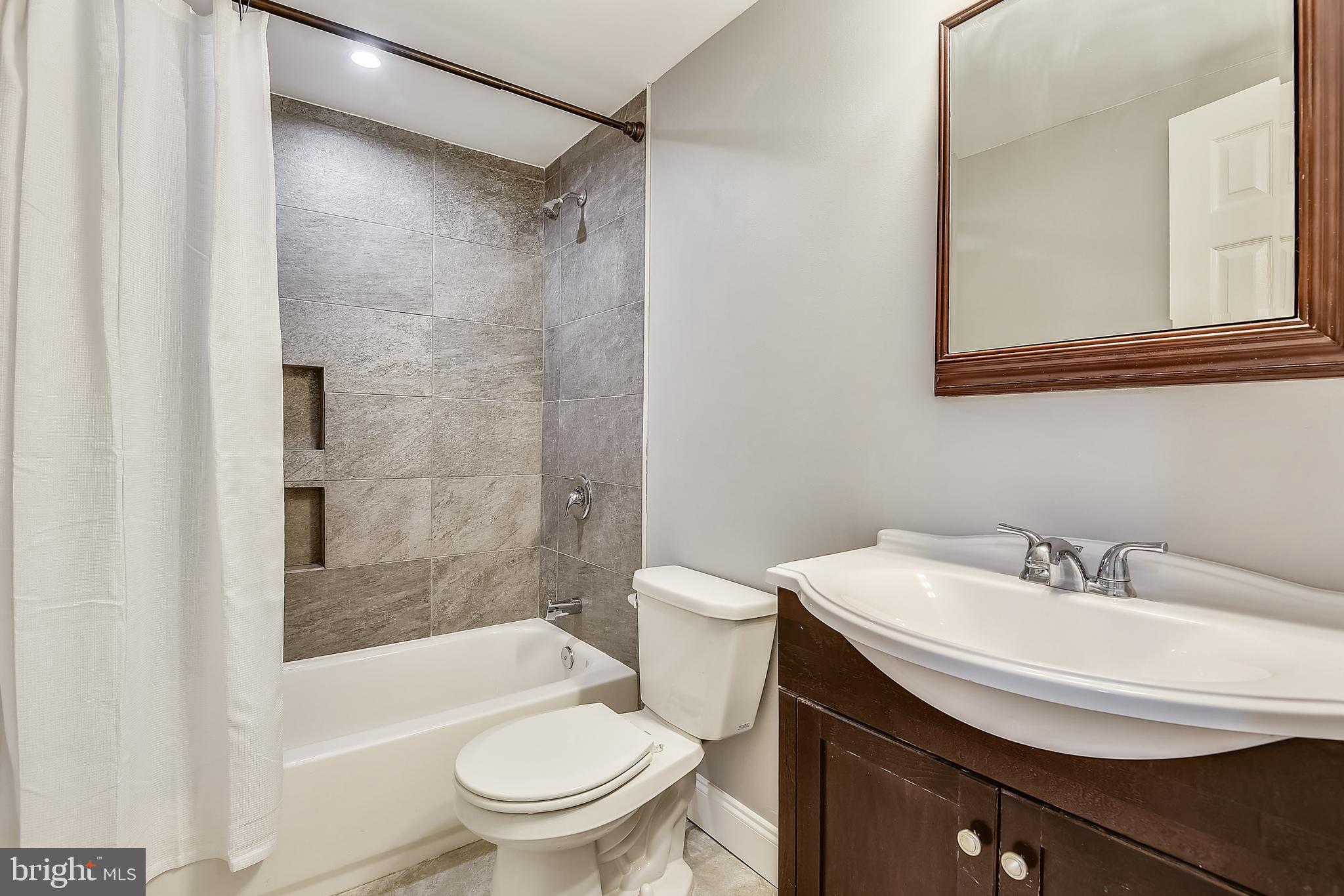 WHISPERING WOODS - Residential