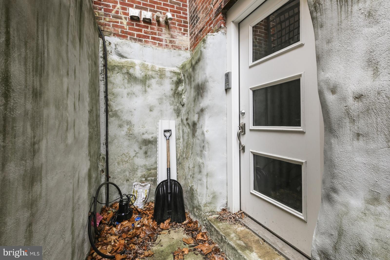 FAIRMOUNT - Residential Lease