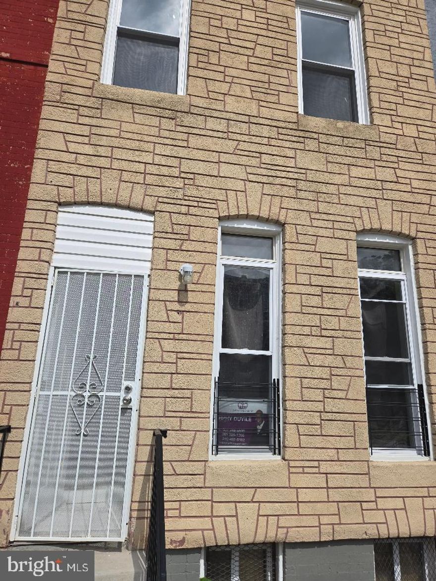 PRICE REDUCTION FOR QUICK SALE!! BEAUTIFULLY RENOVATED 3 LEVEL ROW TOWNHOUSE IN SOUGHT-AFTER FULTON AVENUE AREA. THE TOWNHOUSE FEATURES WHITE TILES IN THE FOYER, HARDWOOD FLOOR IN THE MAIN AND THE UPPER LEVELS. THE KITCHEN HAS AN UPGRADED COUNTER-TOP, NEW FLOOR, NEW FRIDGE NEW STOVE AND NEW CABINETS. THE BEDROOMS  AND THE FULL BATH IN THE UPPER LEVEL ARE ALSO UPGRADED PLUS THE CLOTHES DRYER AND WASHER .
FOR SHOWING, CONTACT THE LISTING AGENT, MURPHY DUYILE.
