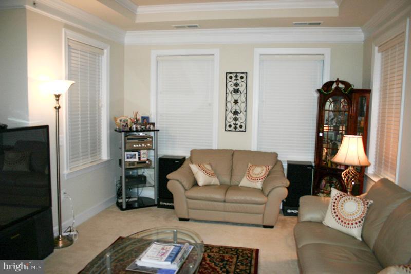 THE GREENBRIER CONDO - Residential Lease