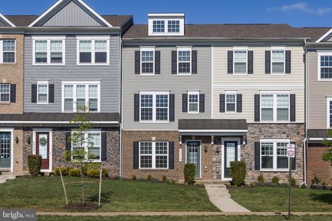 Photo of 6310 Berkley Bridge Place, HAYMARKET, VA 20169 (MLS # VAPW2118162)