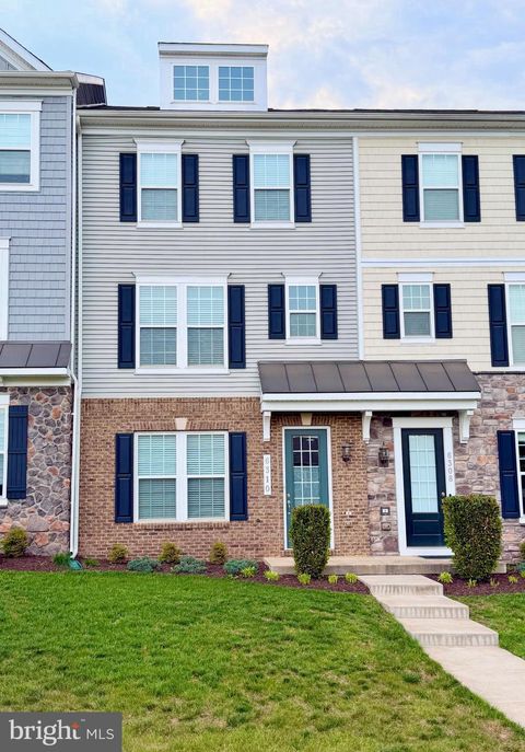 Photo of 6310 Berkley Bridge Place, HAYMARKET, VA 20169 (MLS # VAPW2118162)