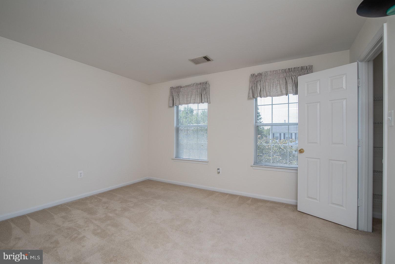 THE MANORS OF PARK RIDGE - Residential Lease