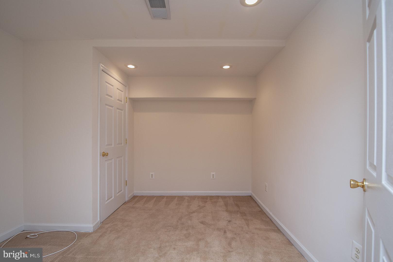 THE MANORS OF PARK RIDGE - Residential Lease