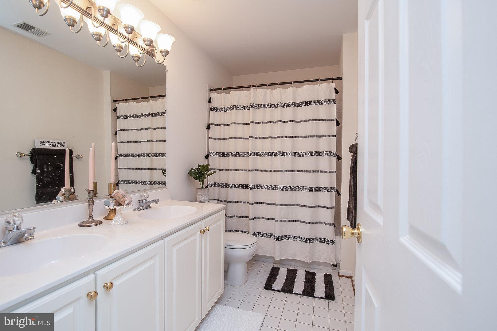 THE MANORS OF PARK RIDGE - Residential Lease