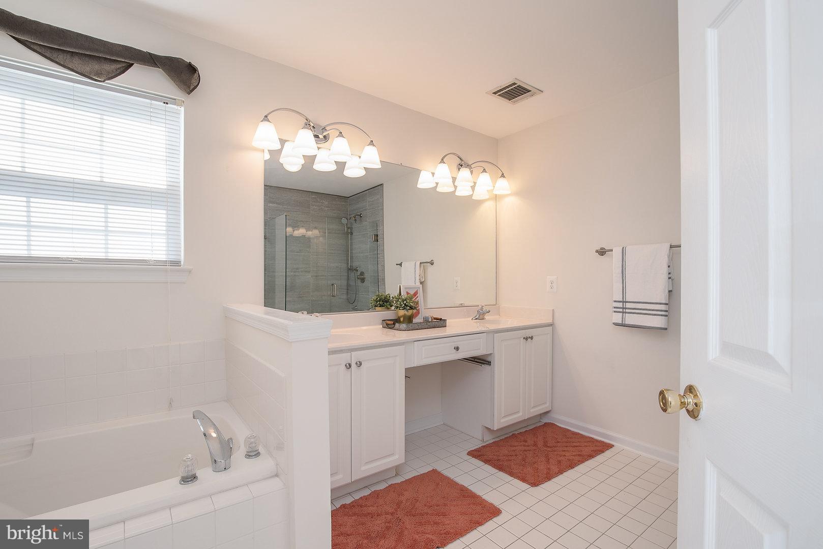 THE MANORS OF PARK RIDGE - Residential Lease