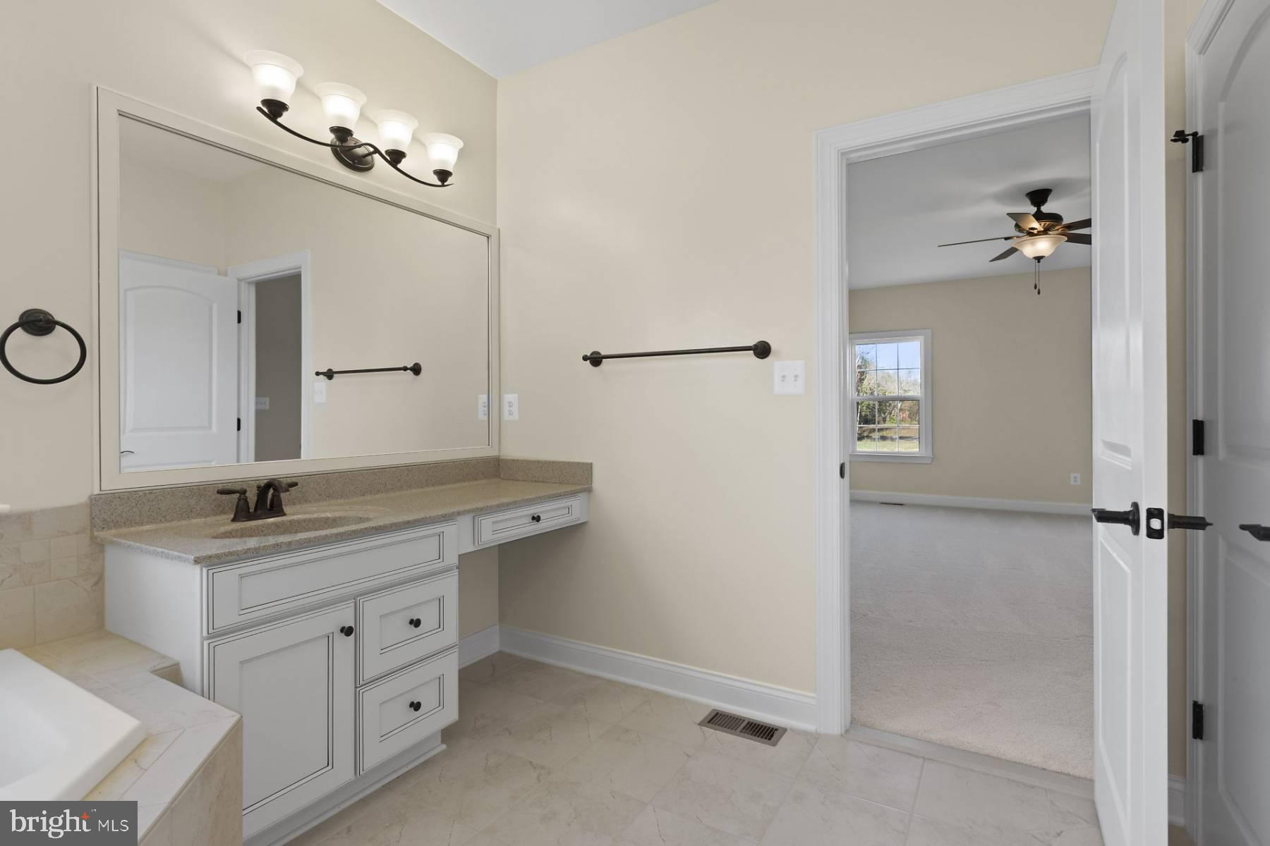 PRESIDENTIAL LAKES - Residential