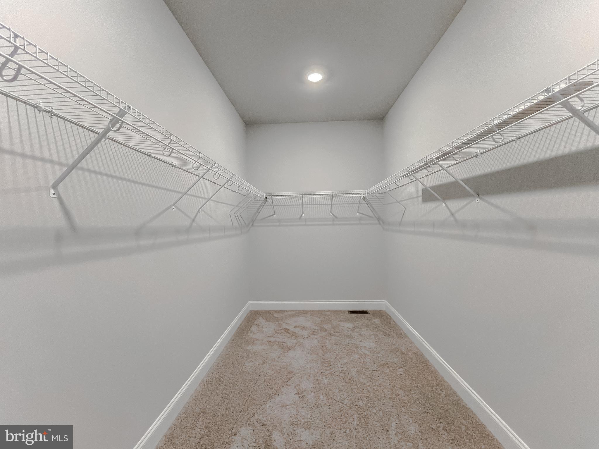 PRESIDENTIAL LAKES - Residential