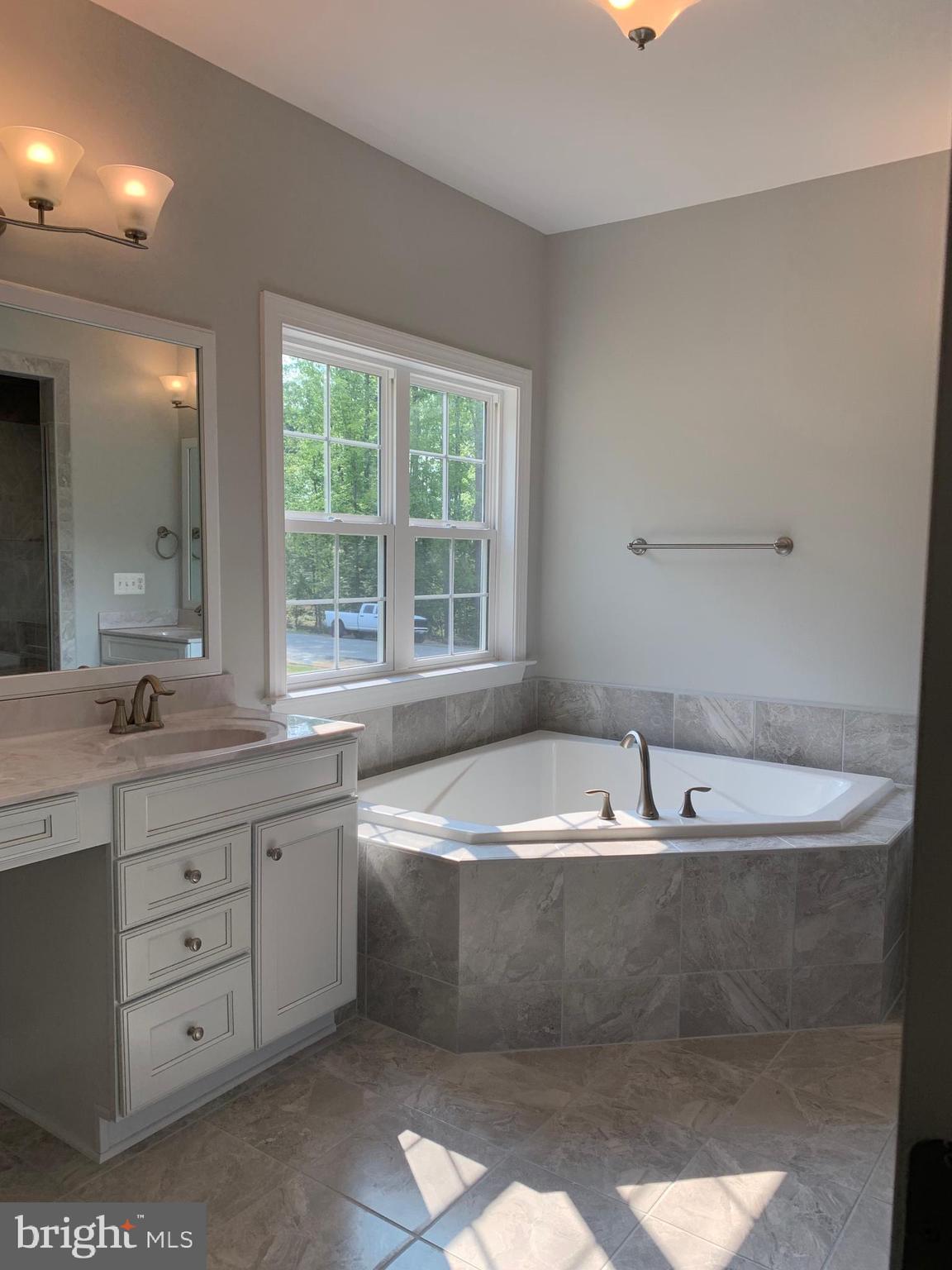 PRESIDENTIAL LAKES - Residential