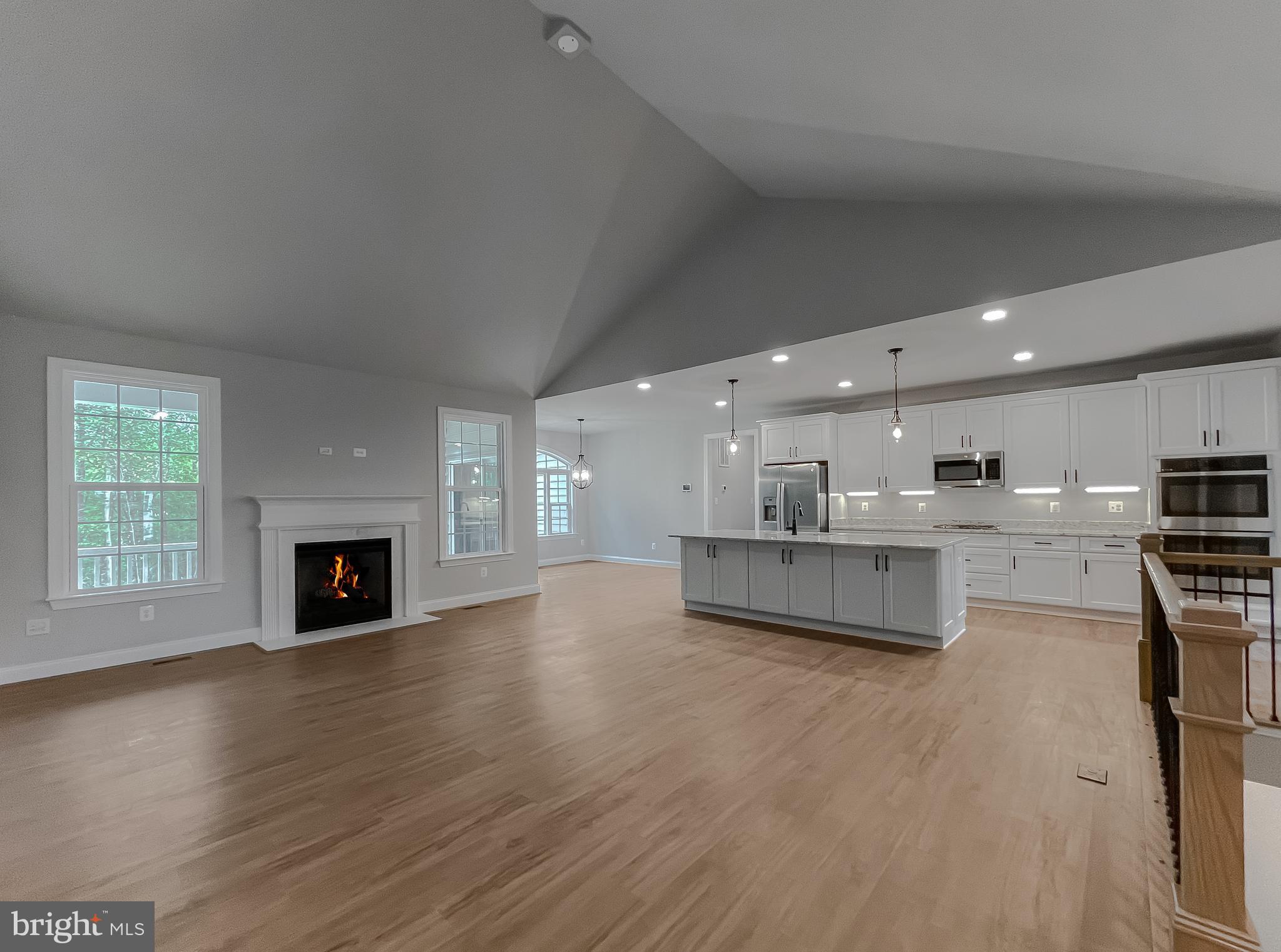 PRESIDENTIAL LAKES - Residential