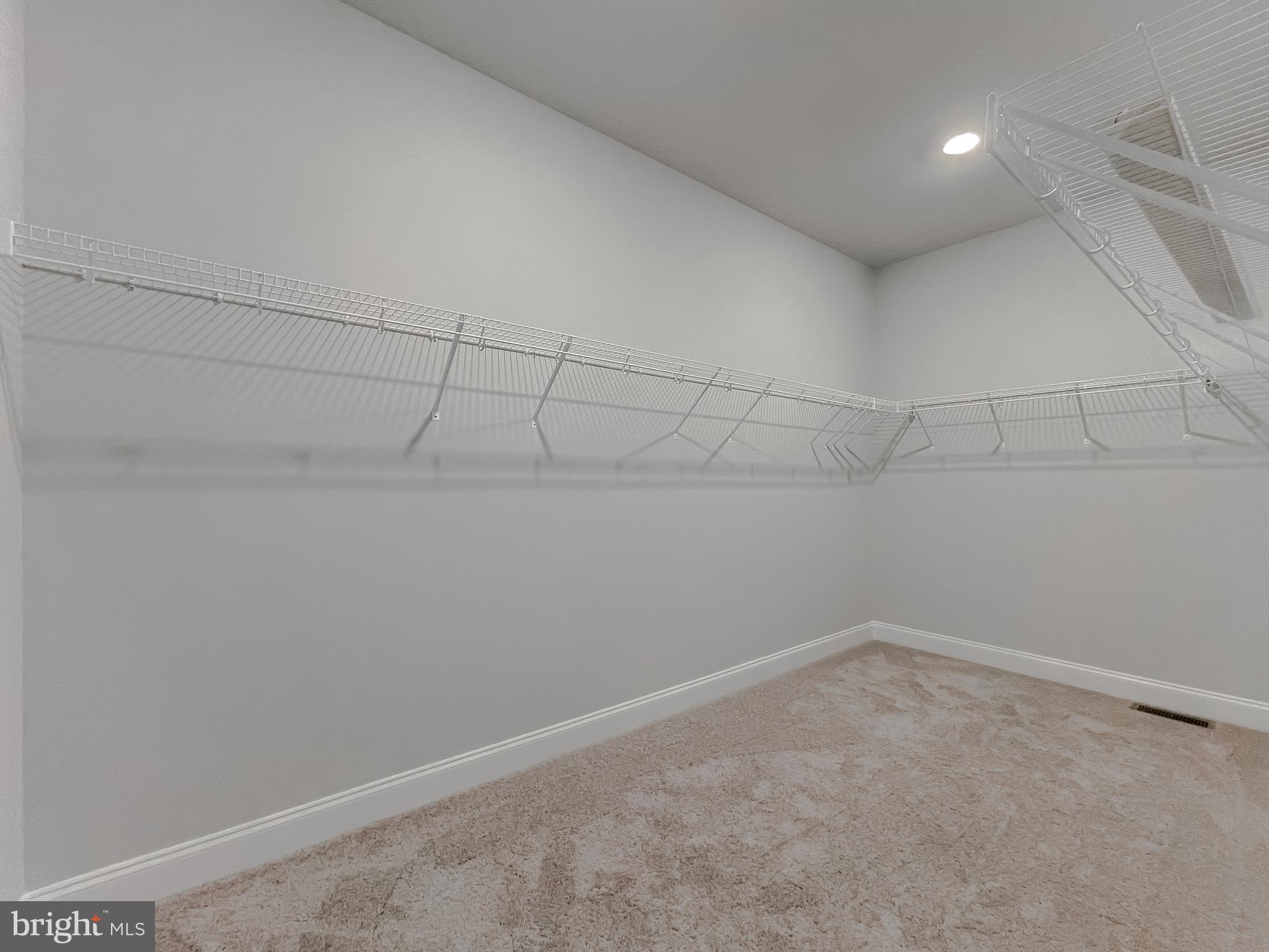 PRESIDENTIAL LAKES - Residential