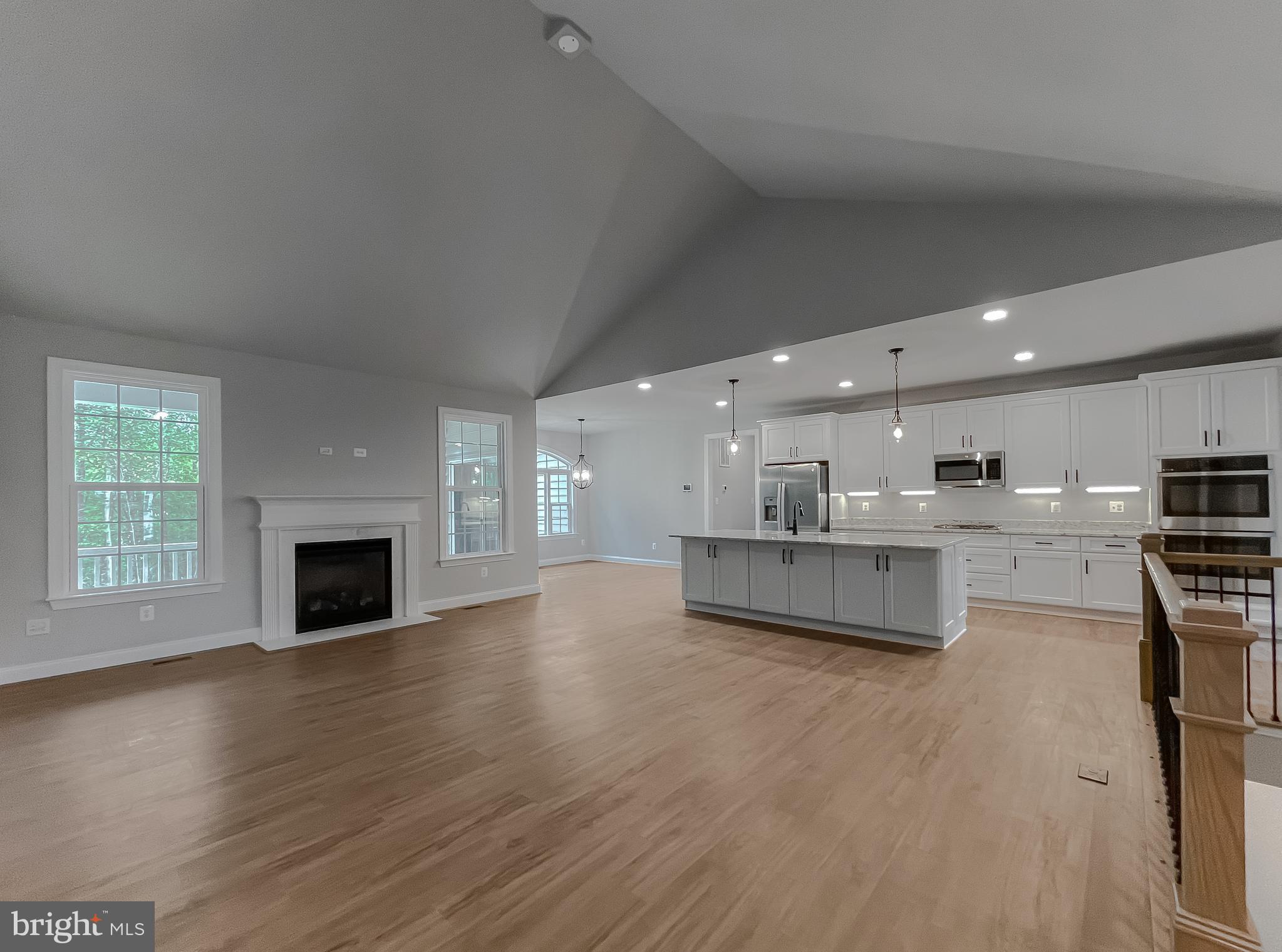 PRESIDENTIAL LAKES - Residential