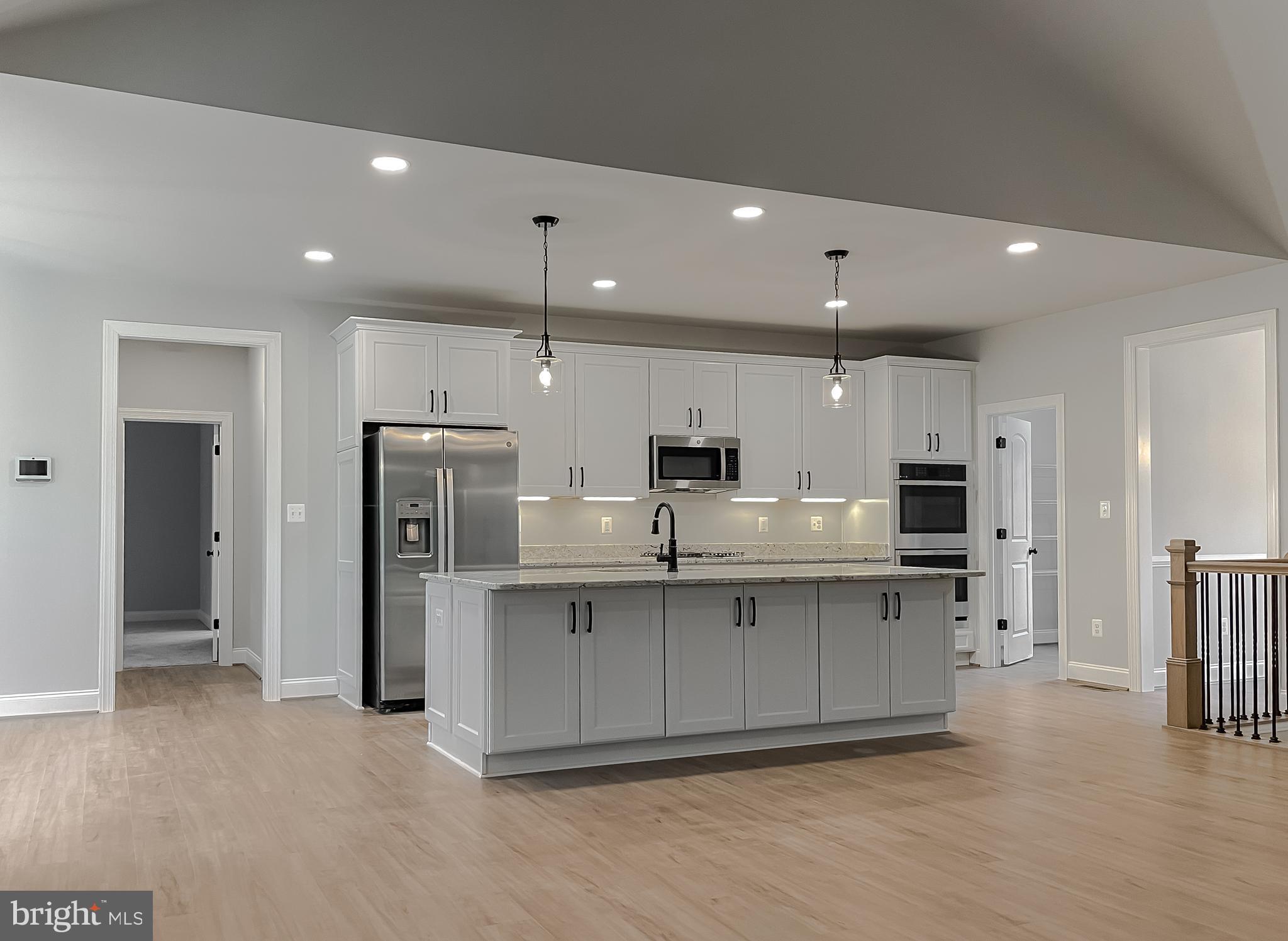 PRESIDENTIAL LAKES - Residential