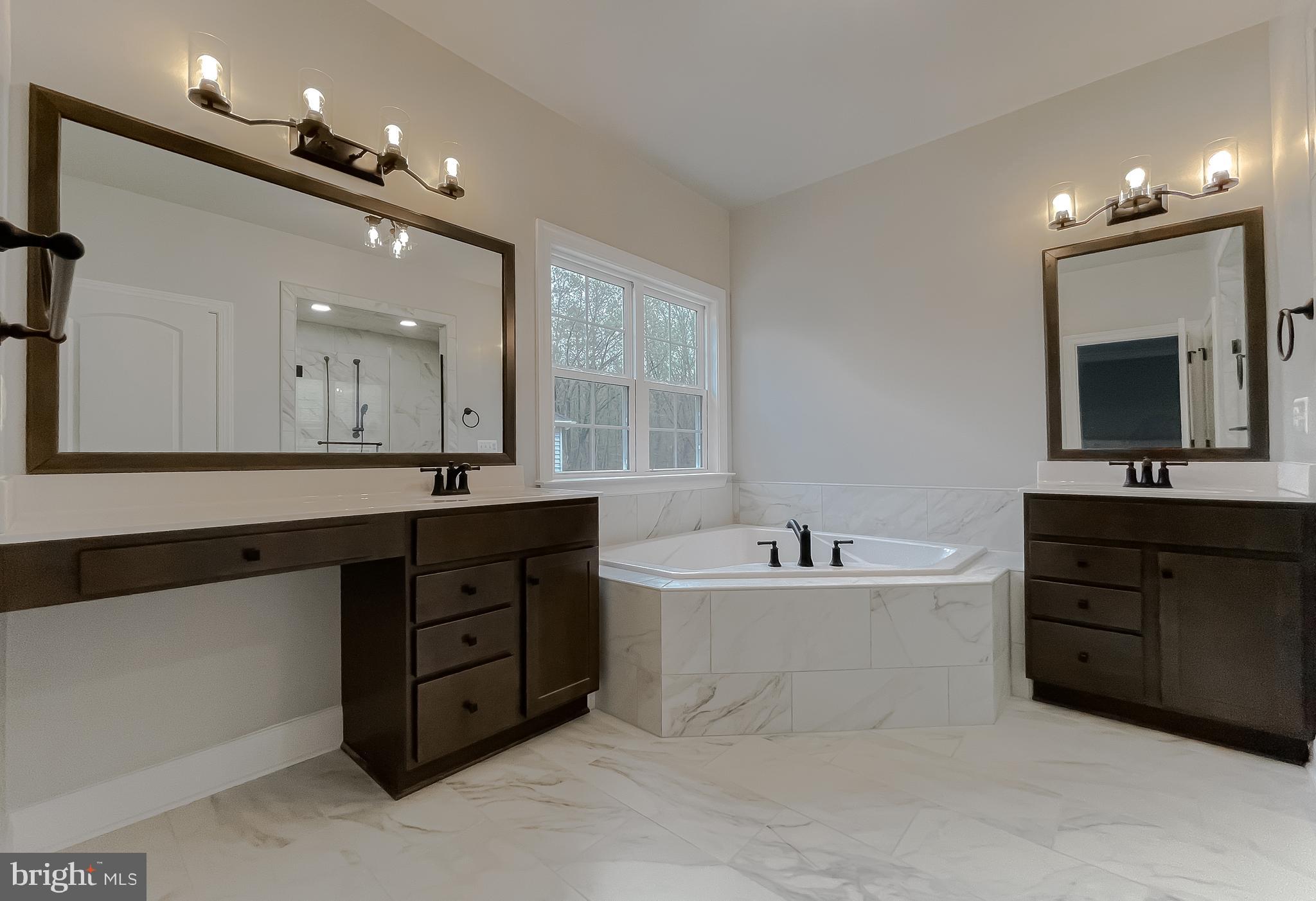 PRESIDENTIAL LAKES - Residential