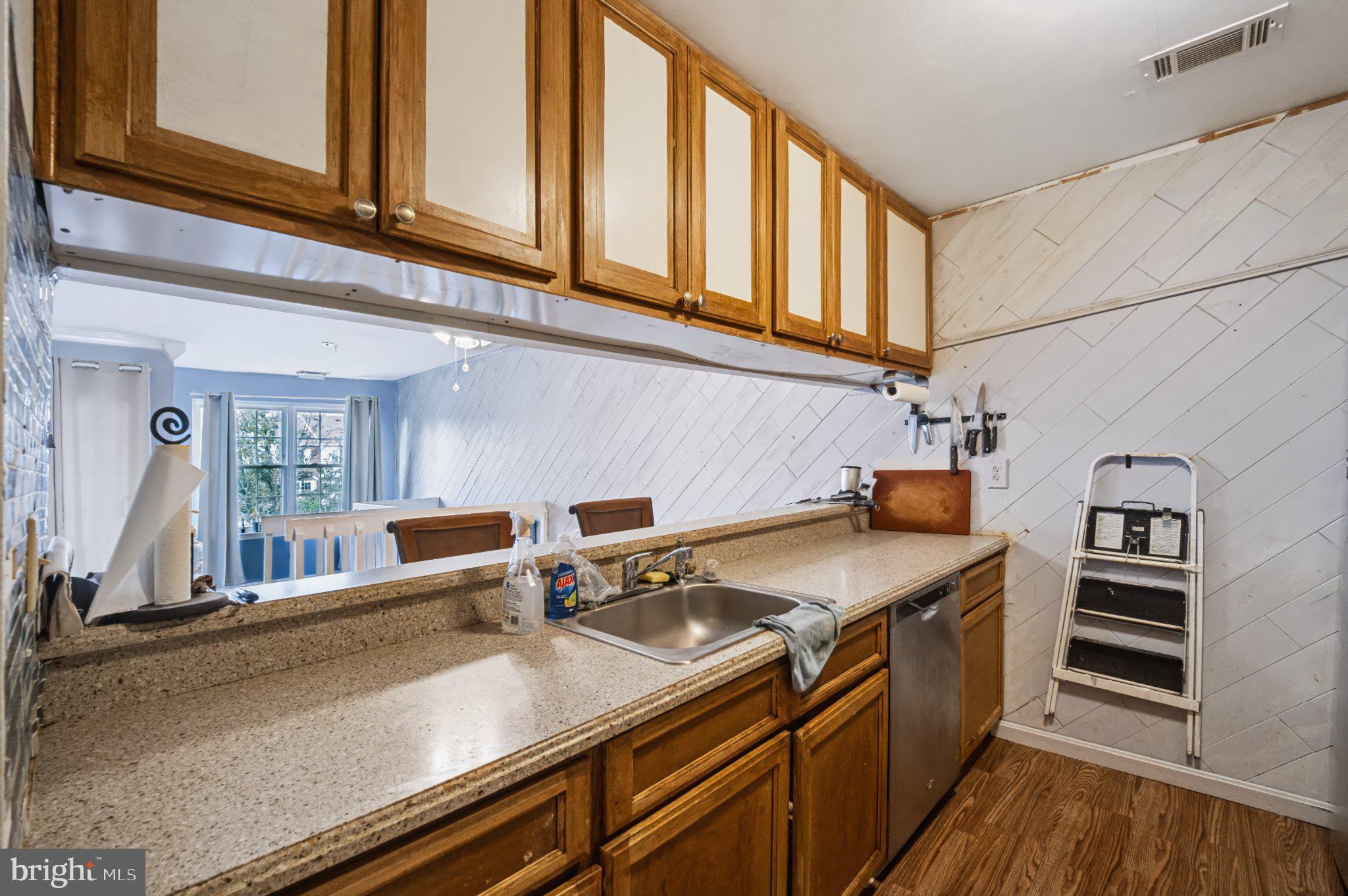 609 GLEN LANE