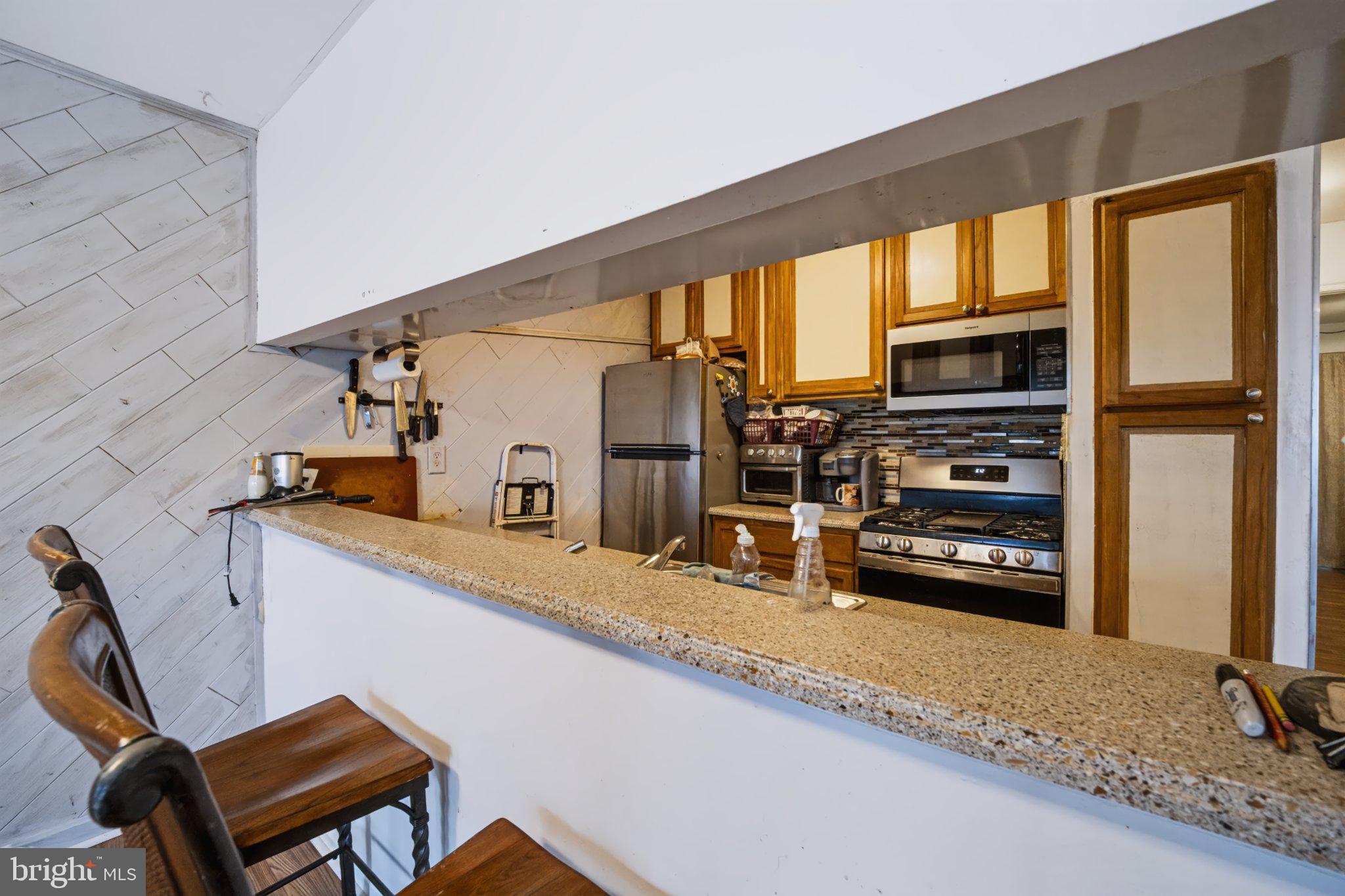609 GLEN LANE