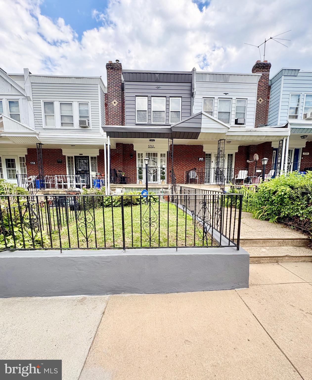5712 DUNLAP STREET