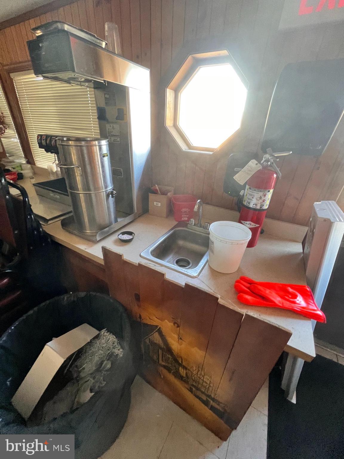 COBB ISLAND - Commercial Sale