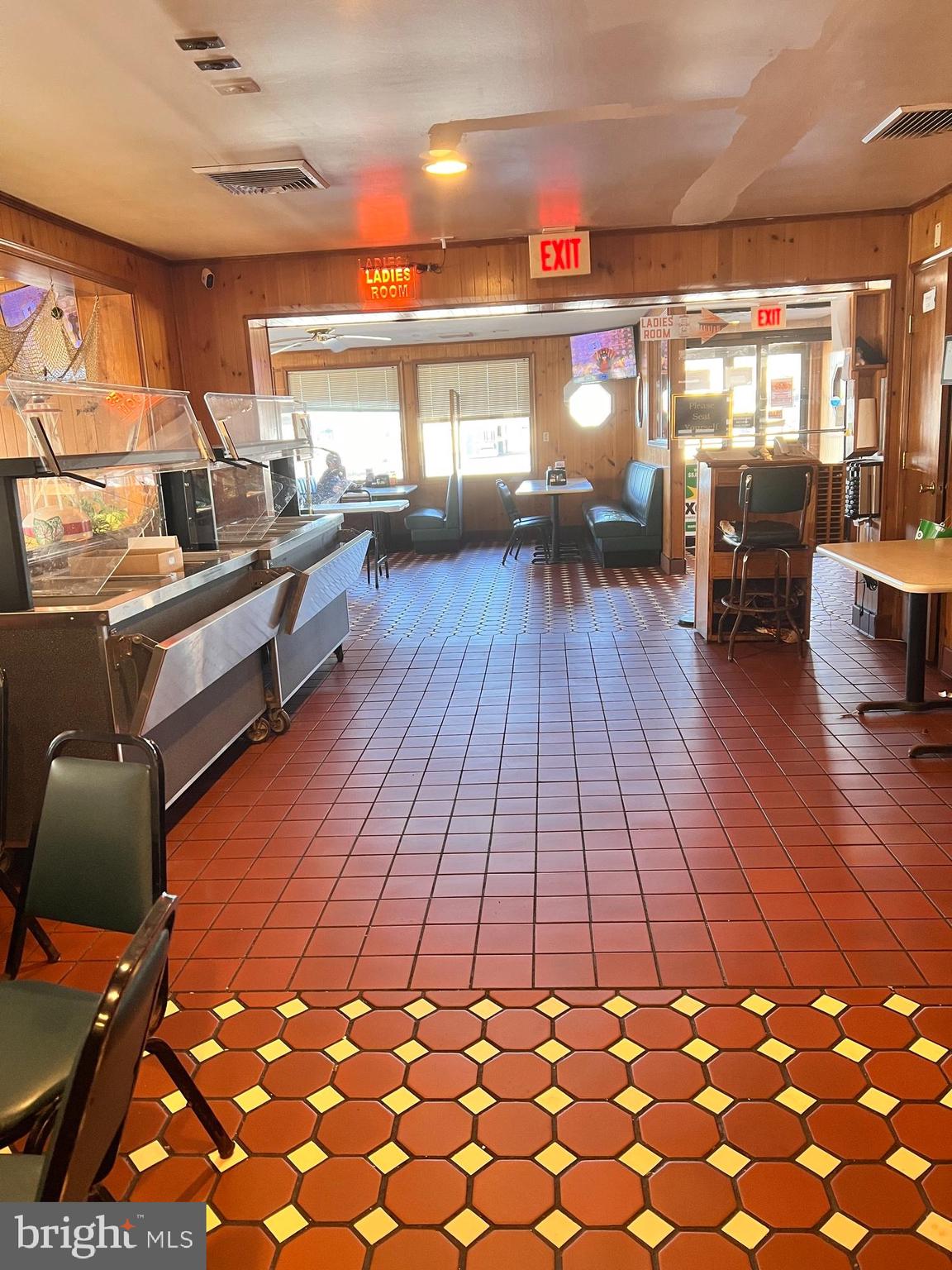 COBB ISLAND - Commercial Sale