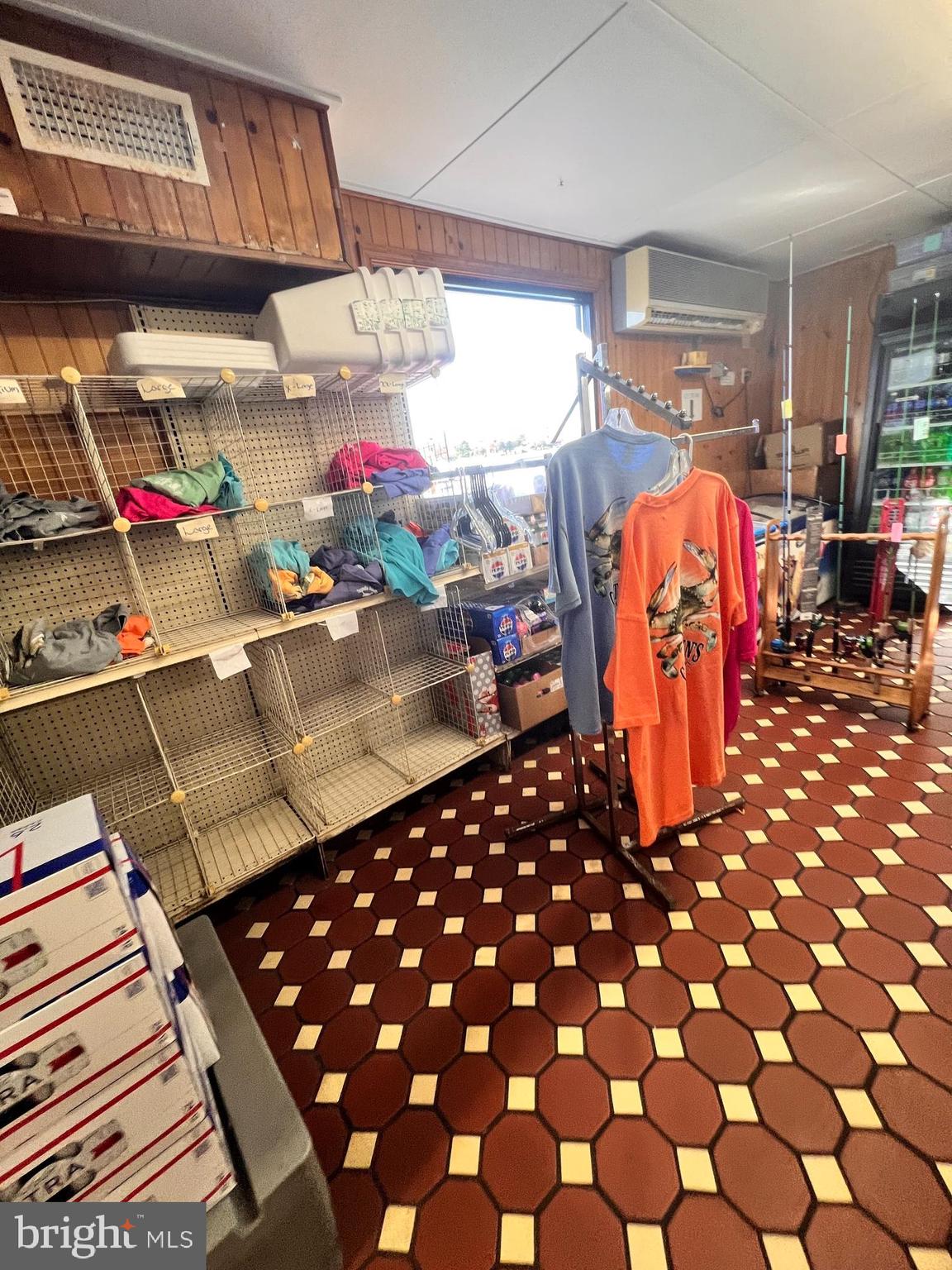 COBB ISLAND - Commercial Sale