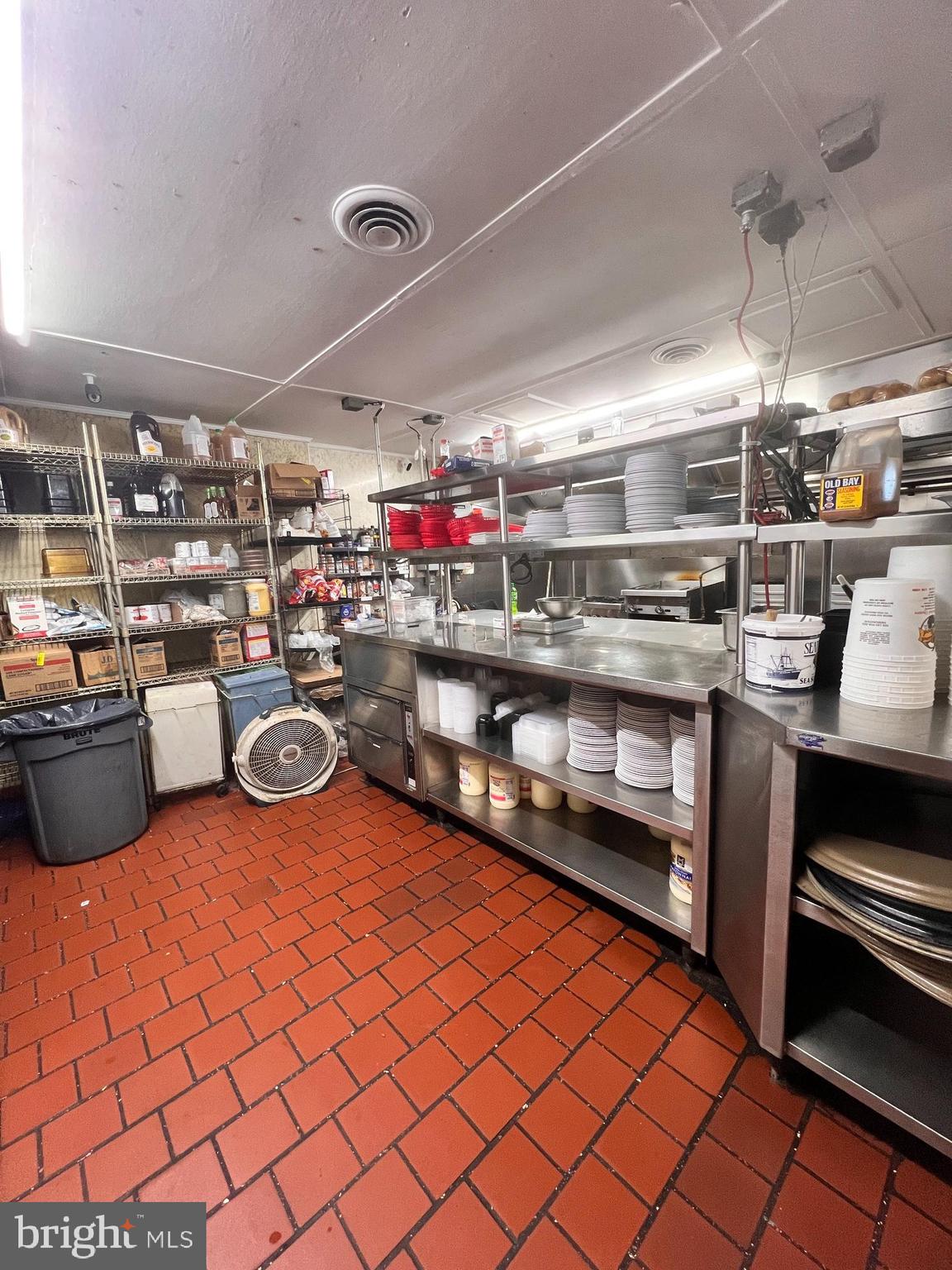 COBB ISLAND - Commercial Sale