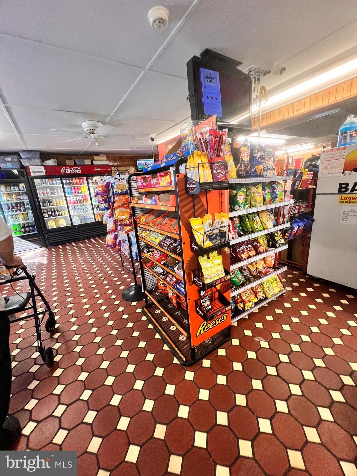 COBB ISLAND - Commercial Sale