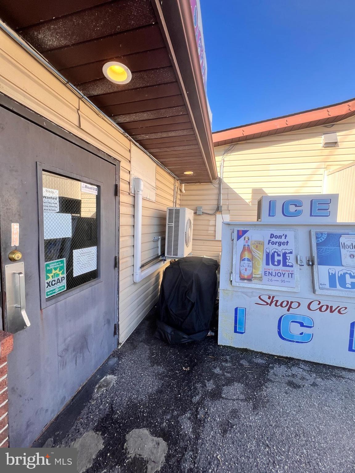 COBB ISLAND - Commercial Sale