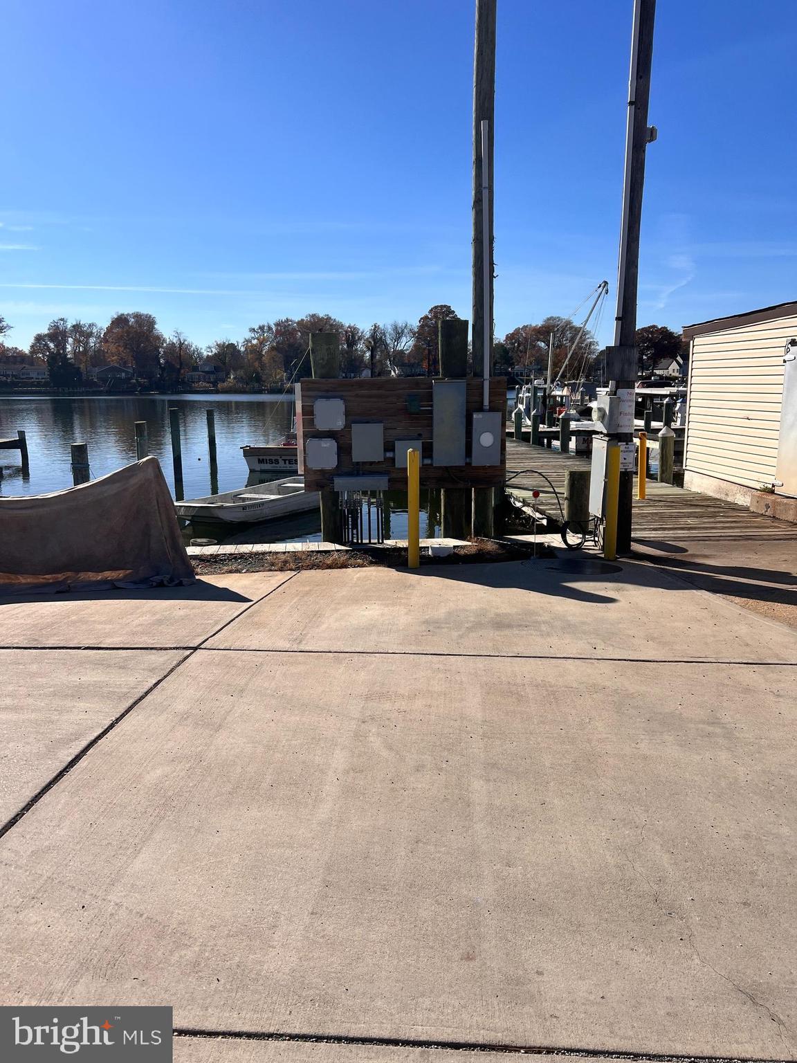 COBB ISLAND - Commercial Sale