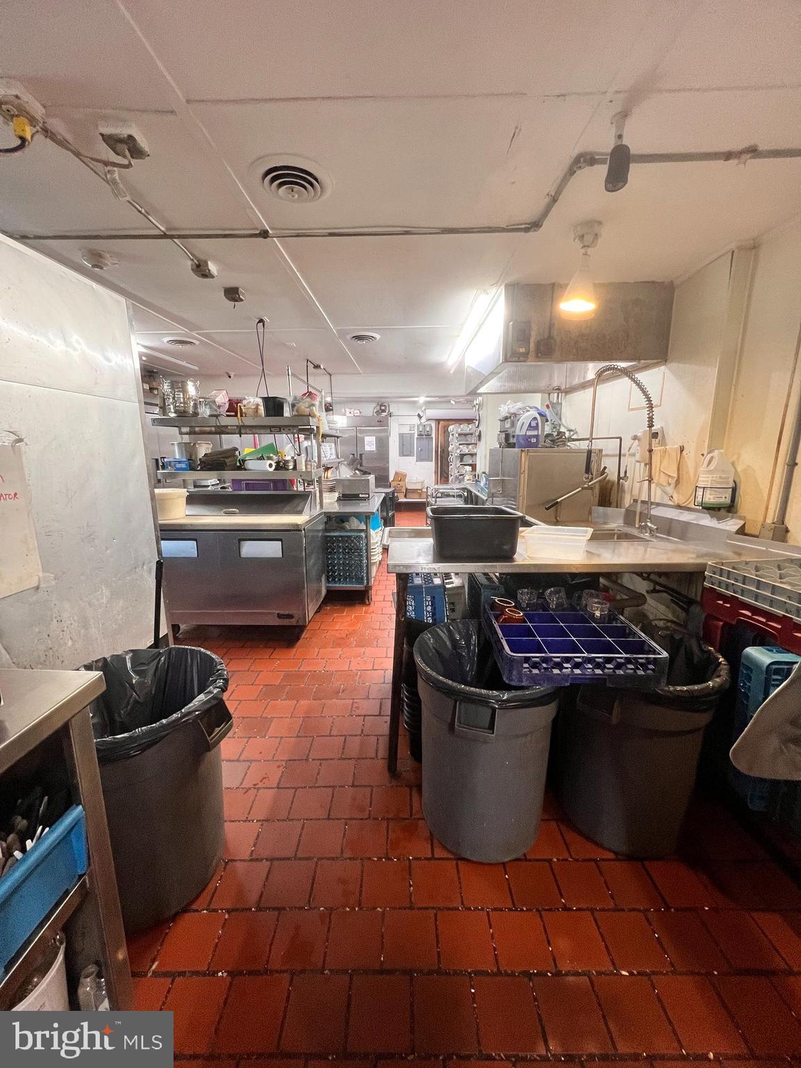 COBB ISLAND - Commercial Sale