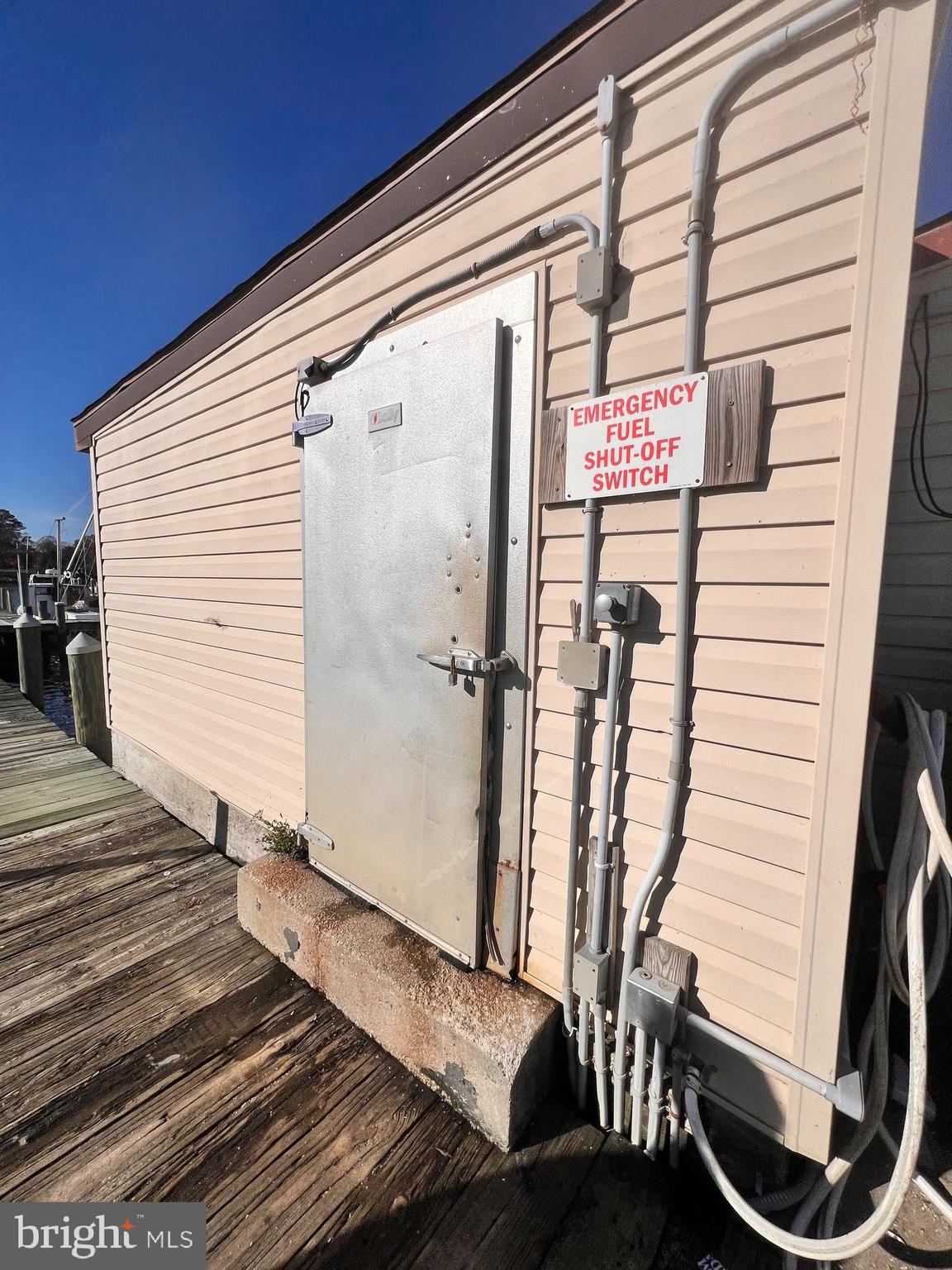 COBB ISLAND - Commercial Sale